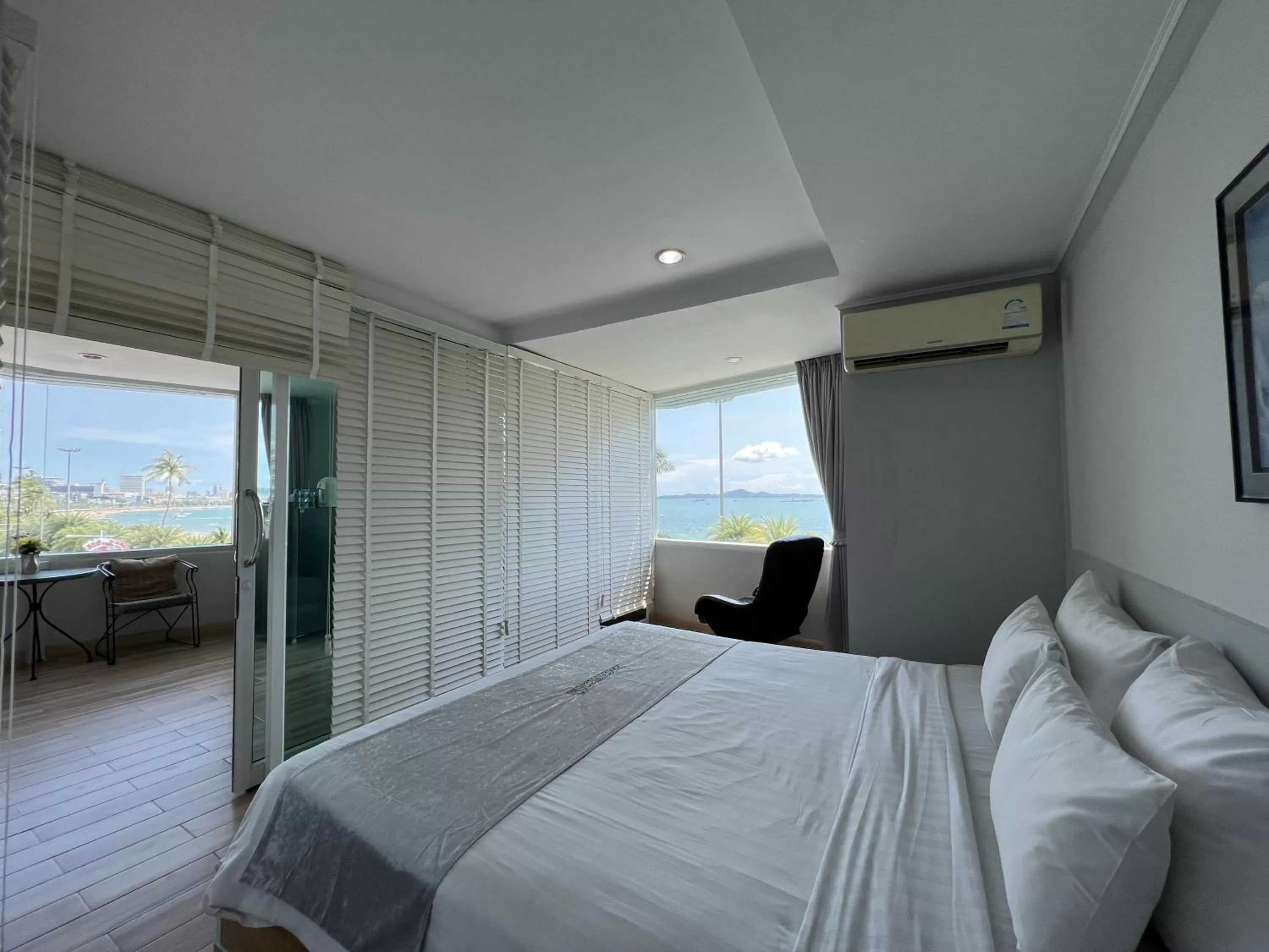 Bed in The Beach Front Resort, Pattaya