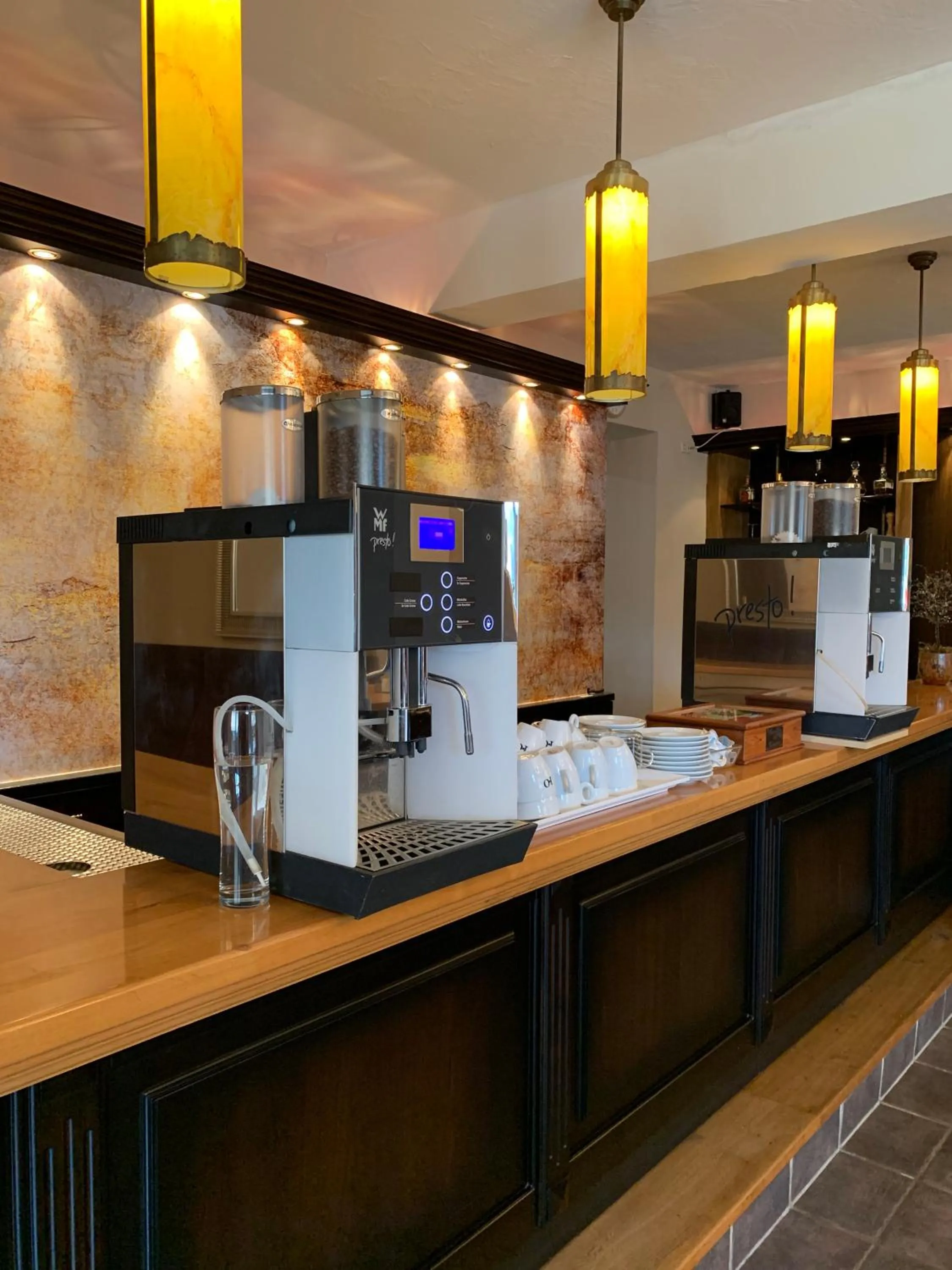 Breakfast in Stumbergers Hotel - free parking -