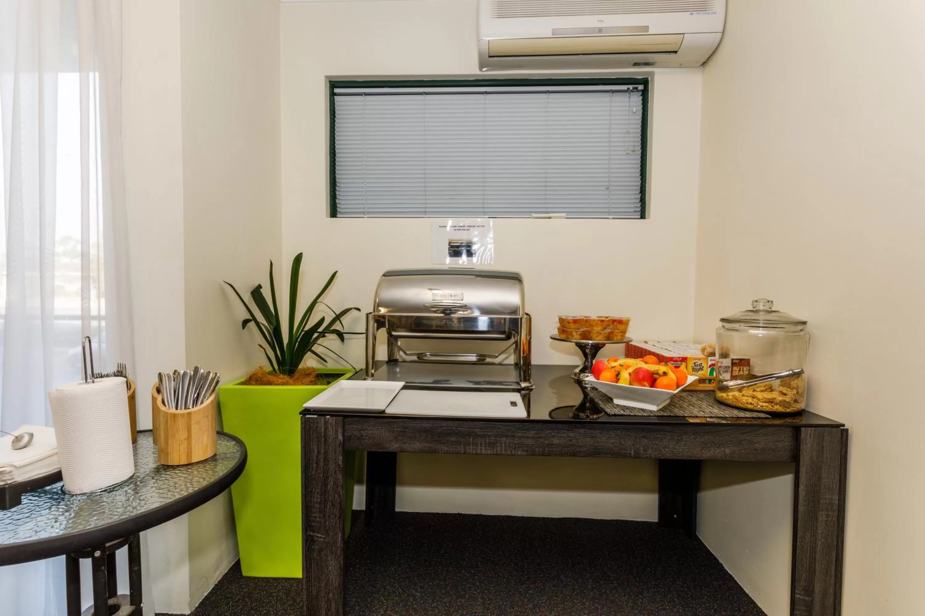 Food and drinks in Perth Ascot Central Apartment Hotel Official