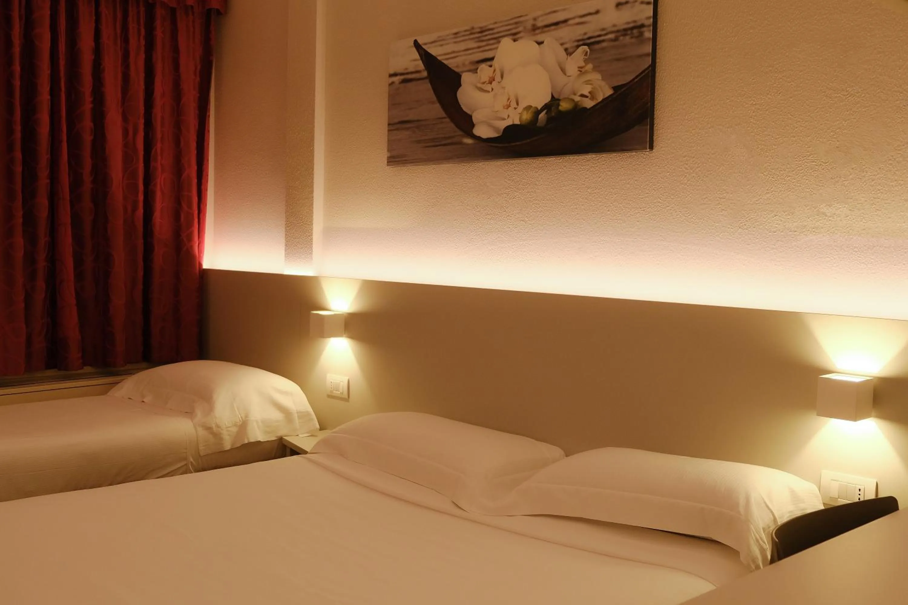 Bed in Hotel Motel 2000