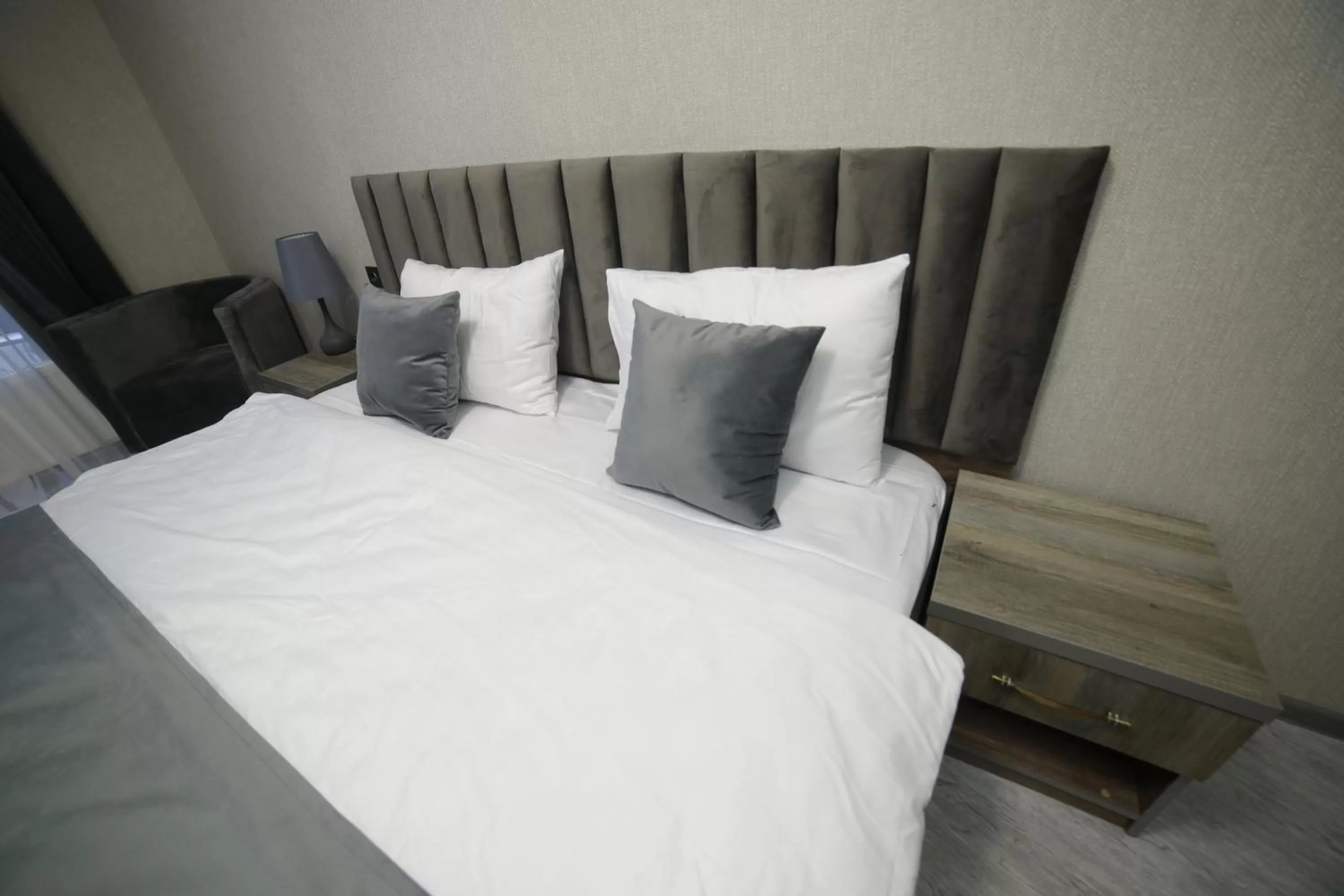 Bed in Samarqand Darvoza