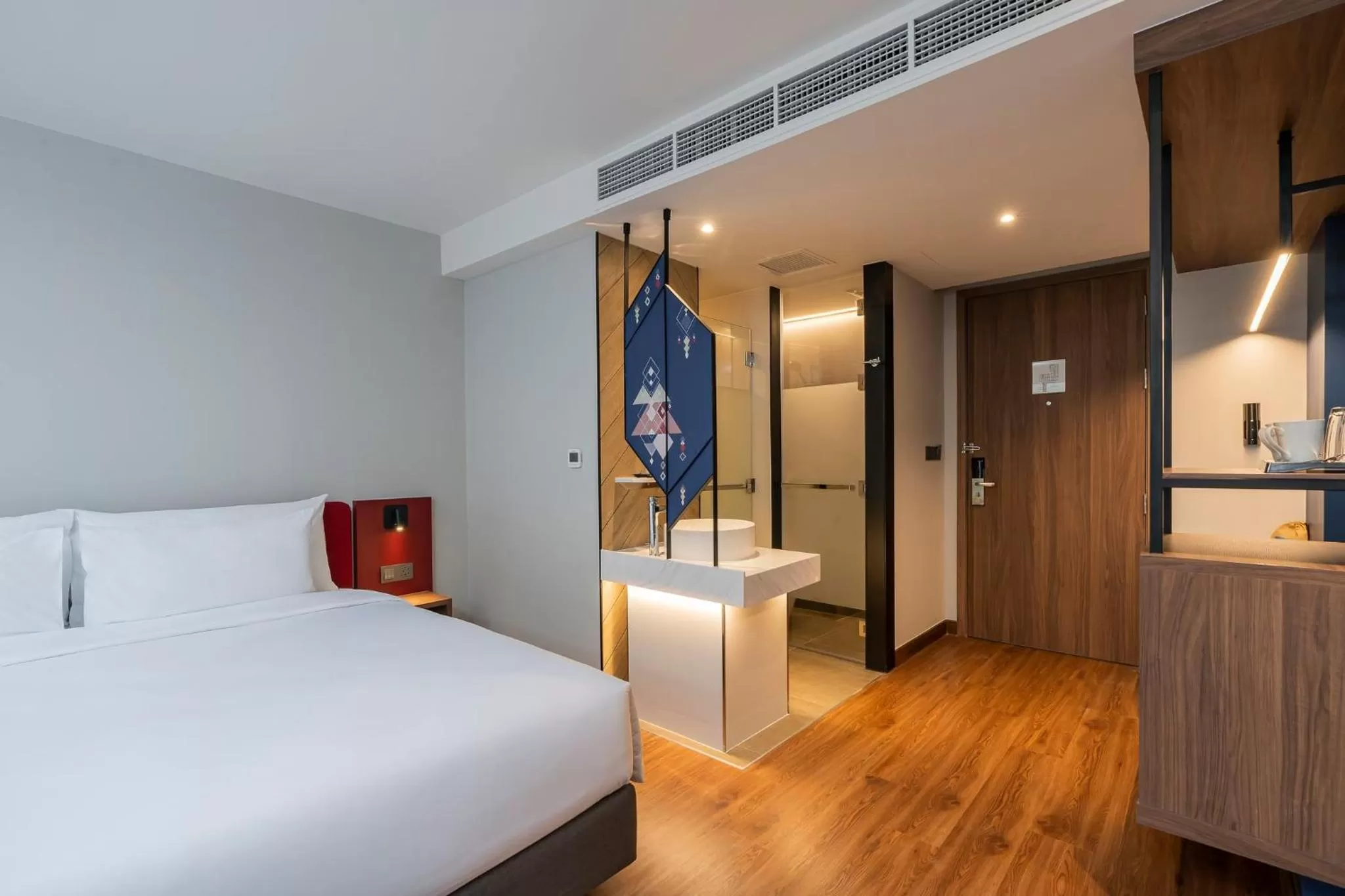 Bedroom, Bed in Centara Life Hotel Bangkok Phra Nakhon