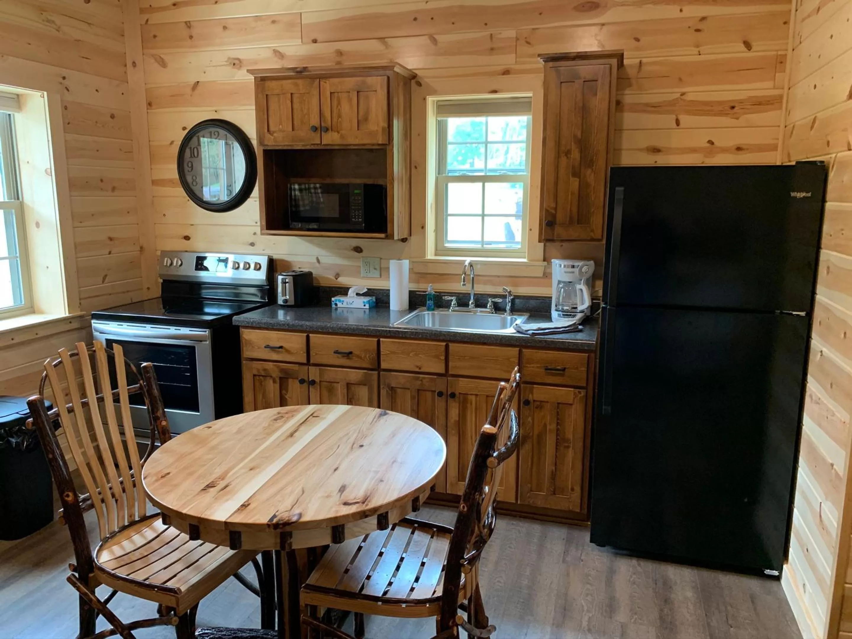 Kitchen or kitchenette, Kitchen/Kitchenette in Waterview Lodge by Amish Country Lodging