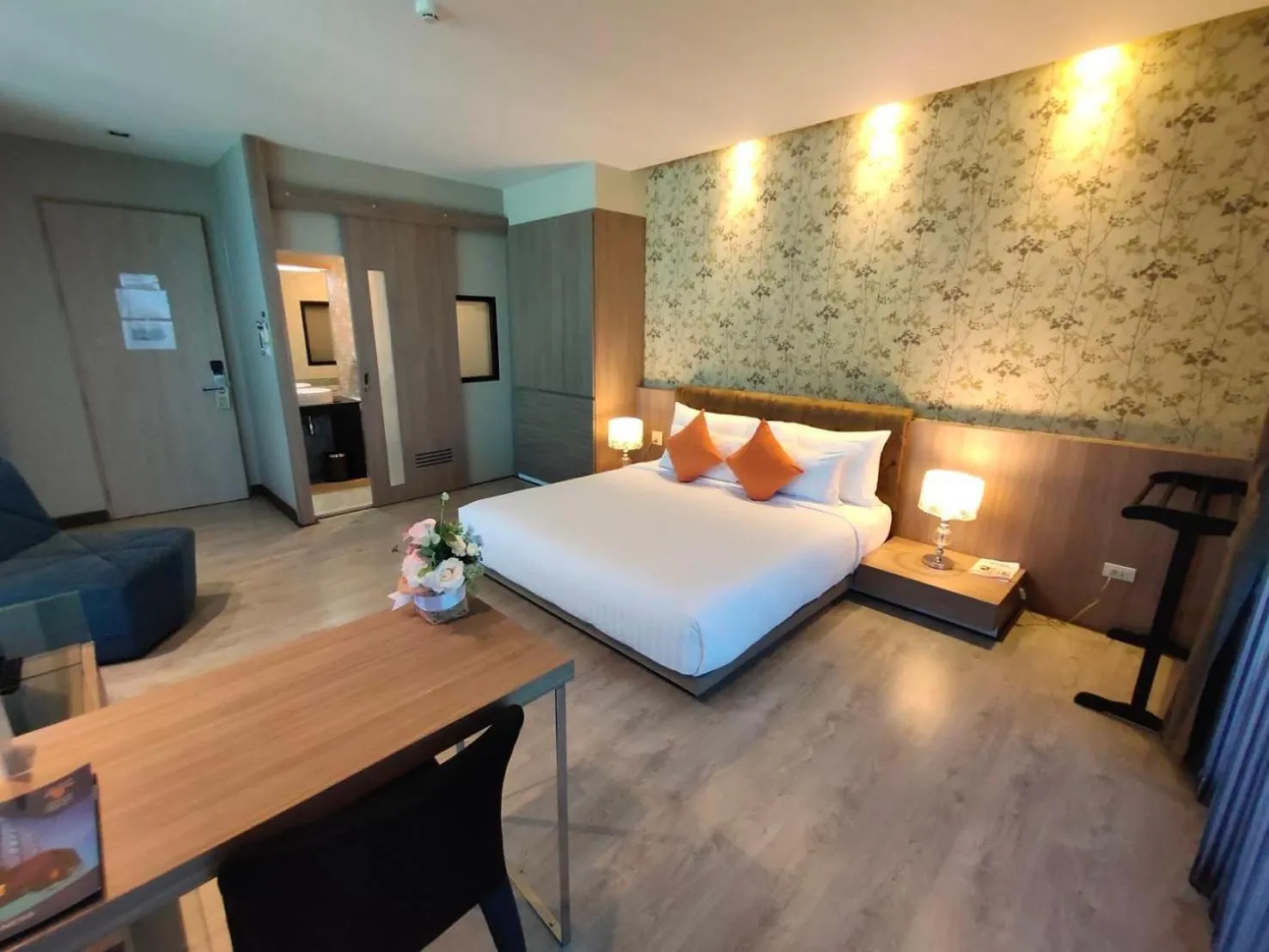 Bed in Tonaoi Grand Hotel