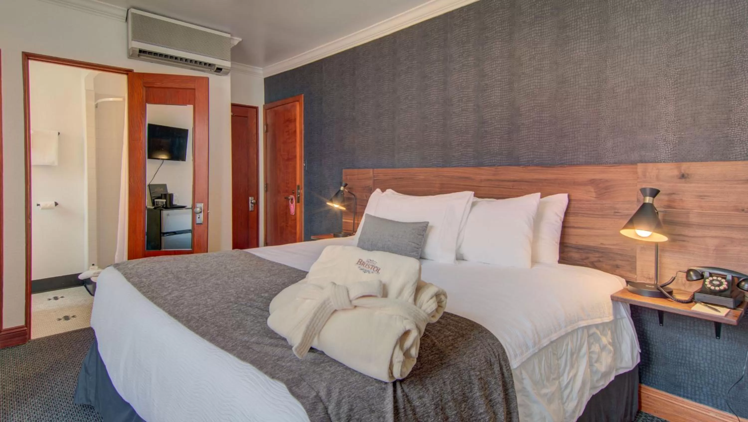 Bedroom, Bed in The Bristol Hotel