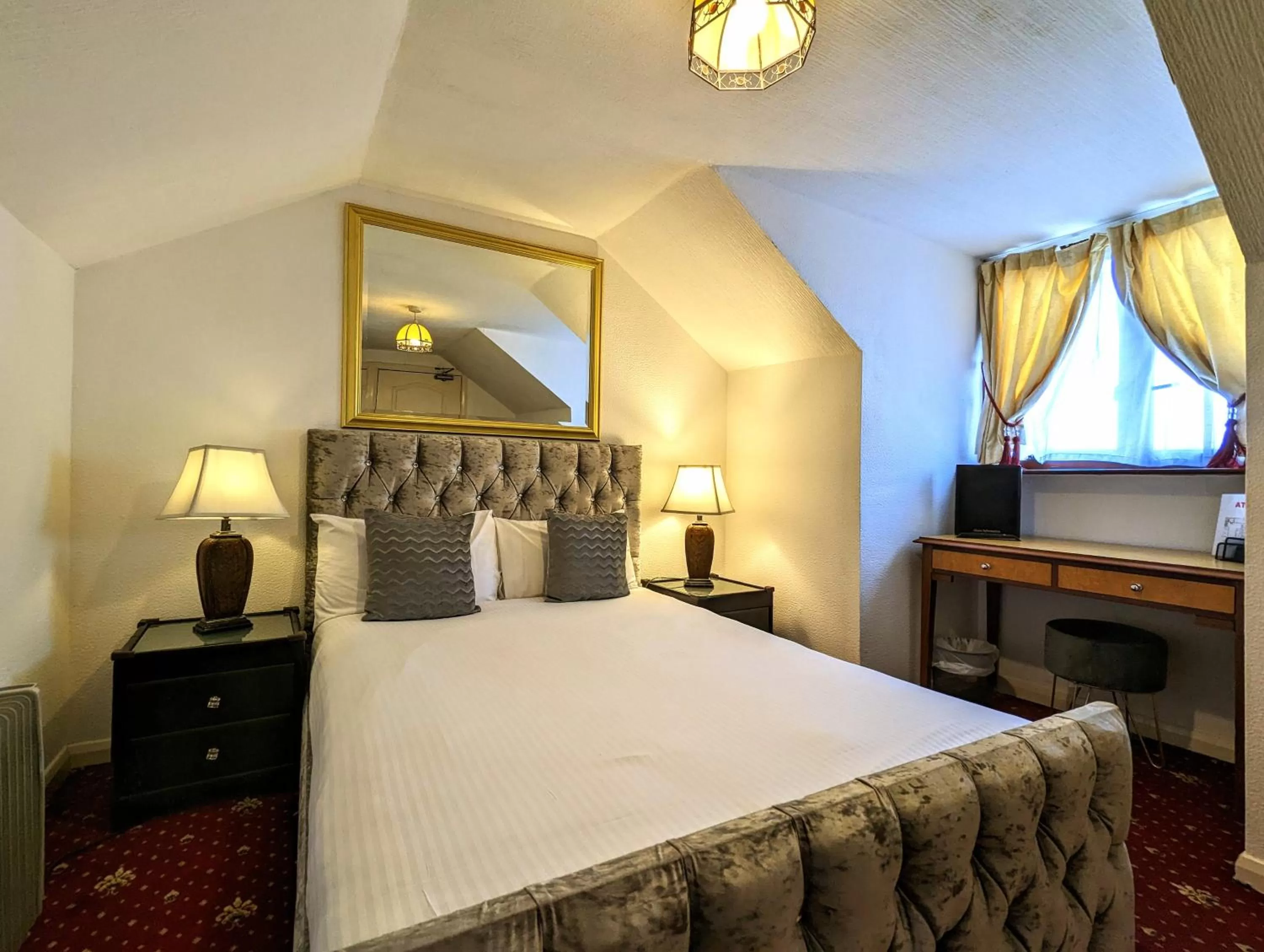 Bedroom, Bed in Brookside Hotel & Restaurant ,Suitable for Solo Travelers Couples Educational Groups & Families welcome
