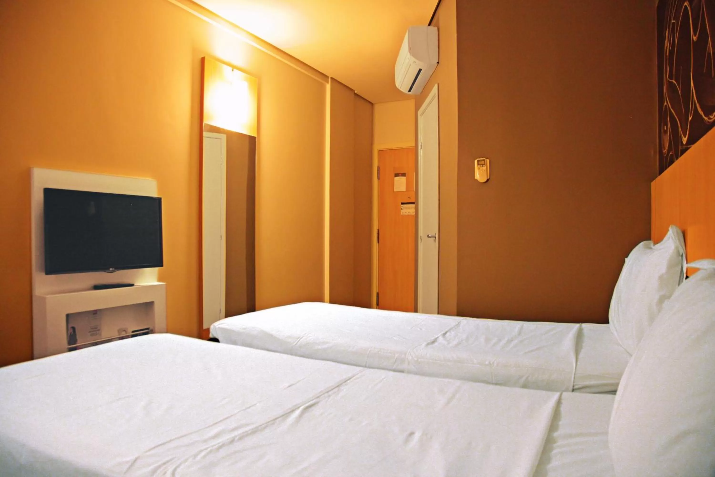 Photo of the whole room, Bed in Ibis Bacabal