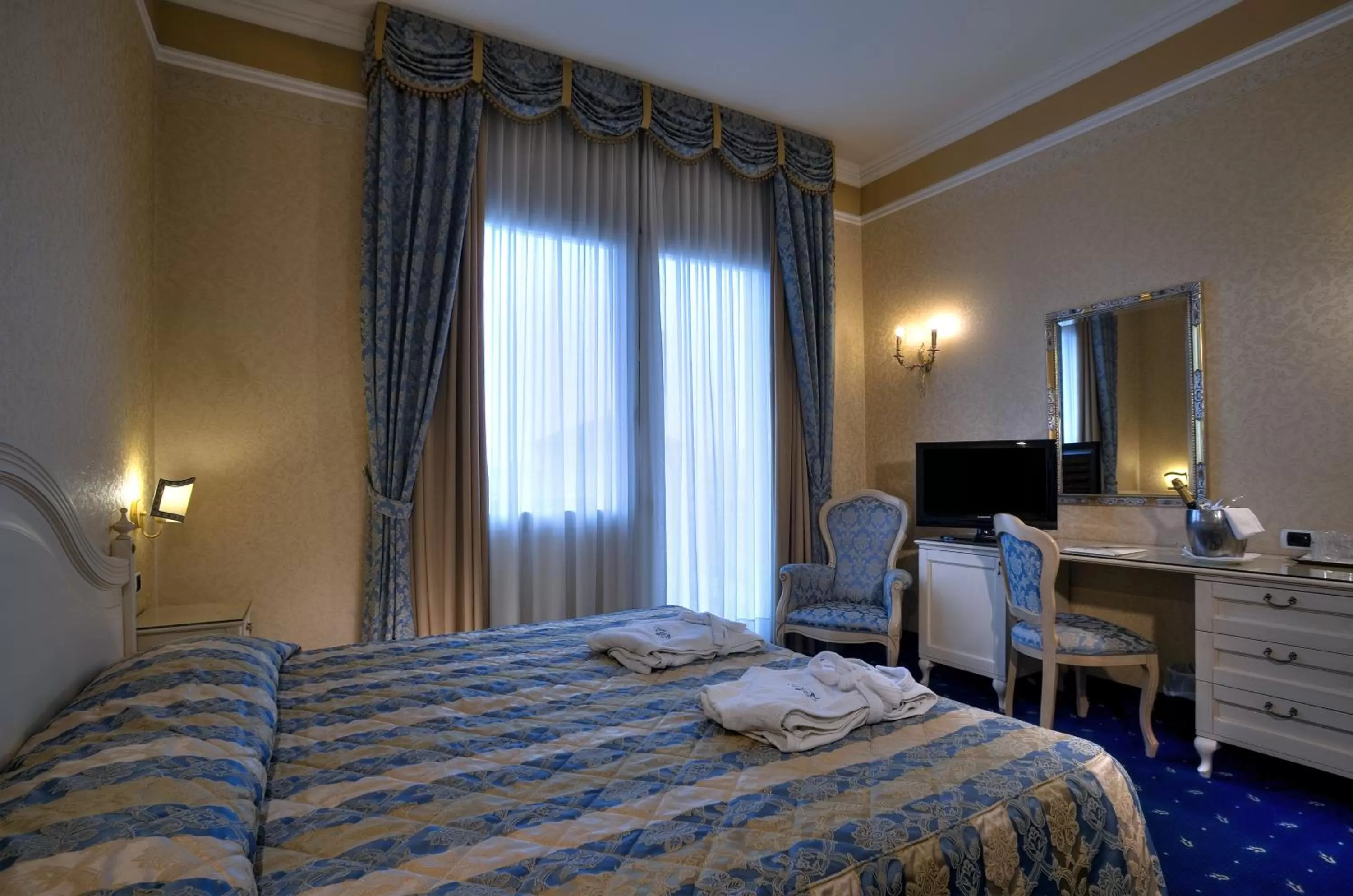Photo of the whole room, Bed in Hotel Terme Helvetia