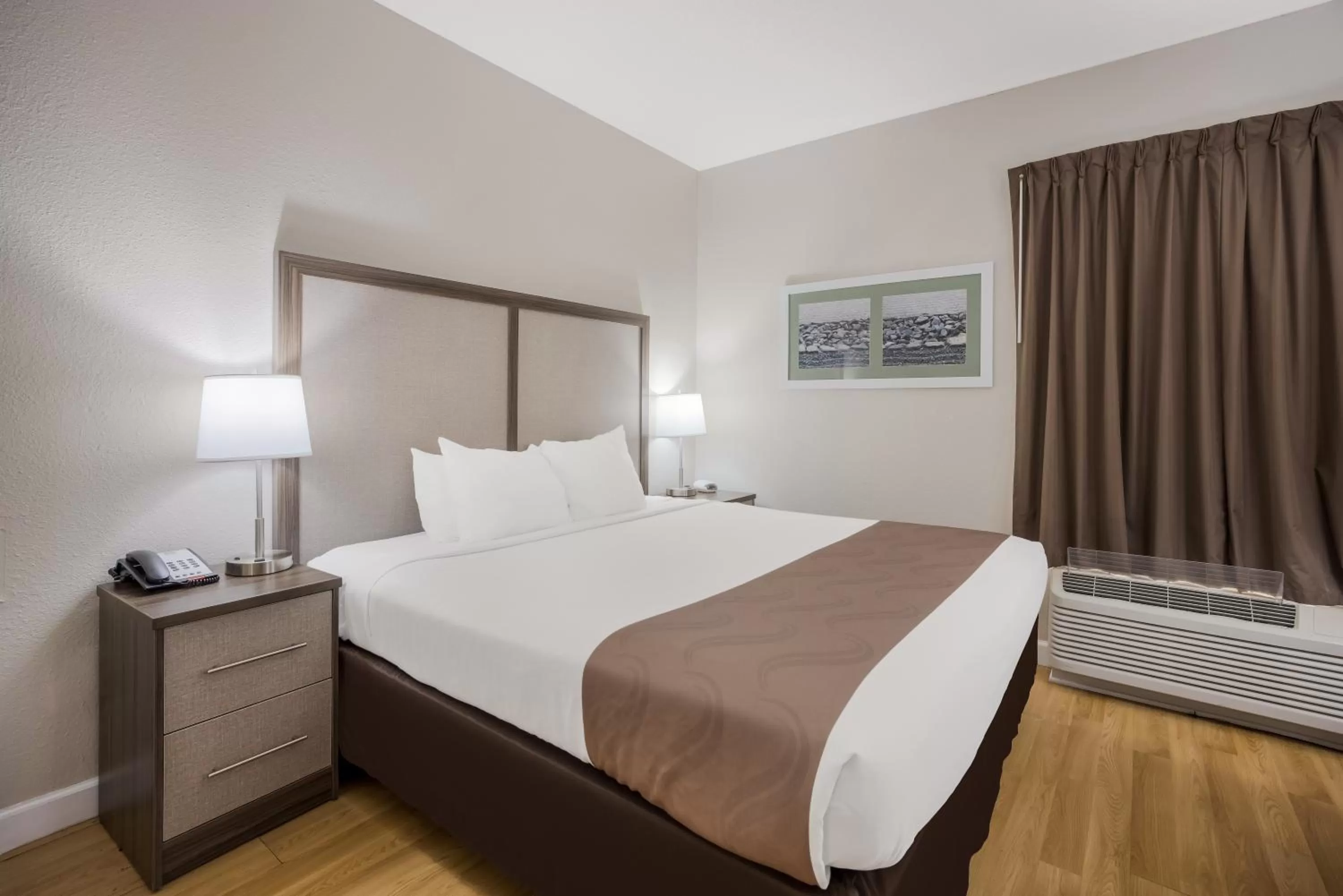 Bed in Quality Inn Moultrie