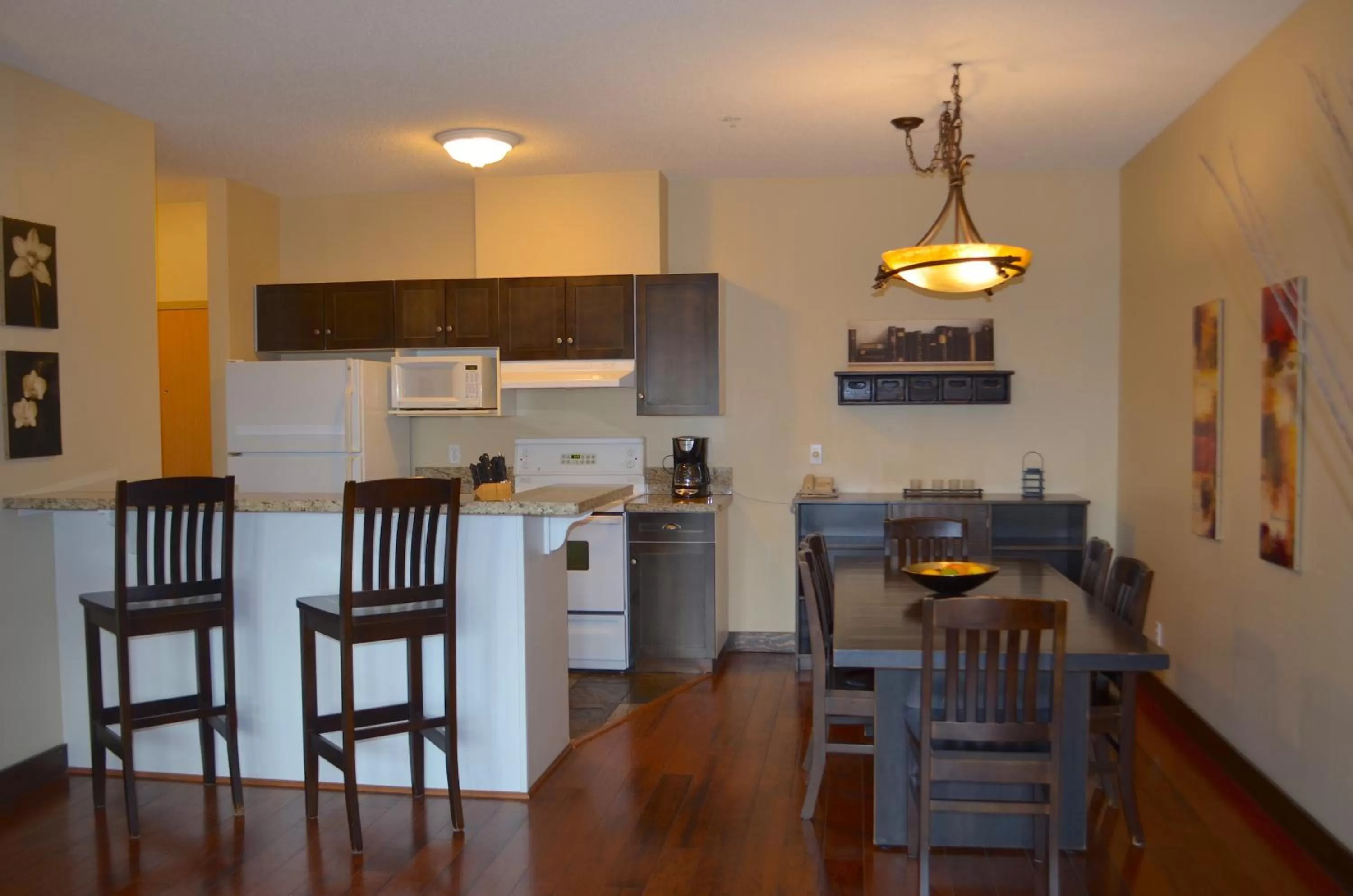 Kitchen or kitchenette in Sunset Resorts Canmore and Spa