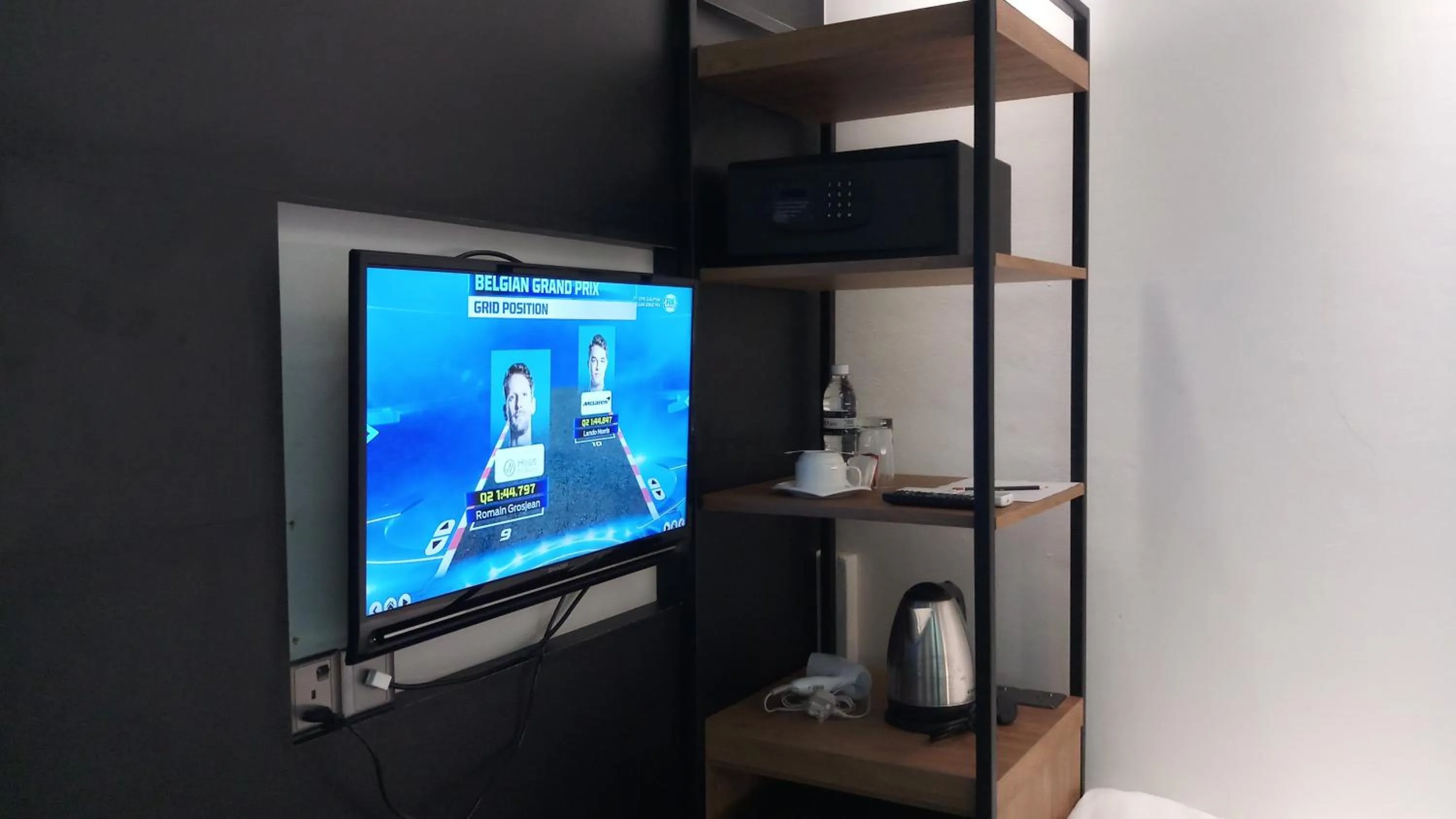 TV and multimedia in Roxy Hotel Padungan