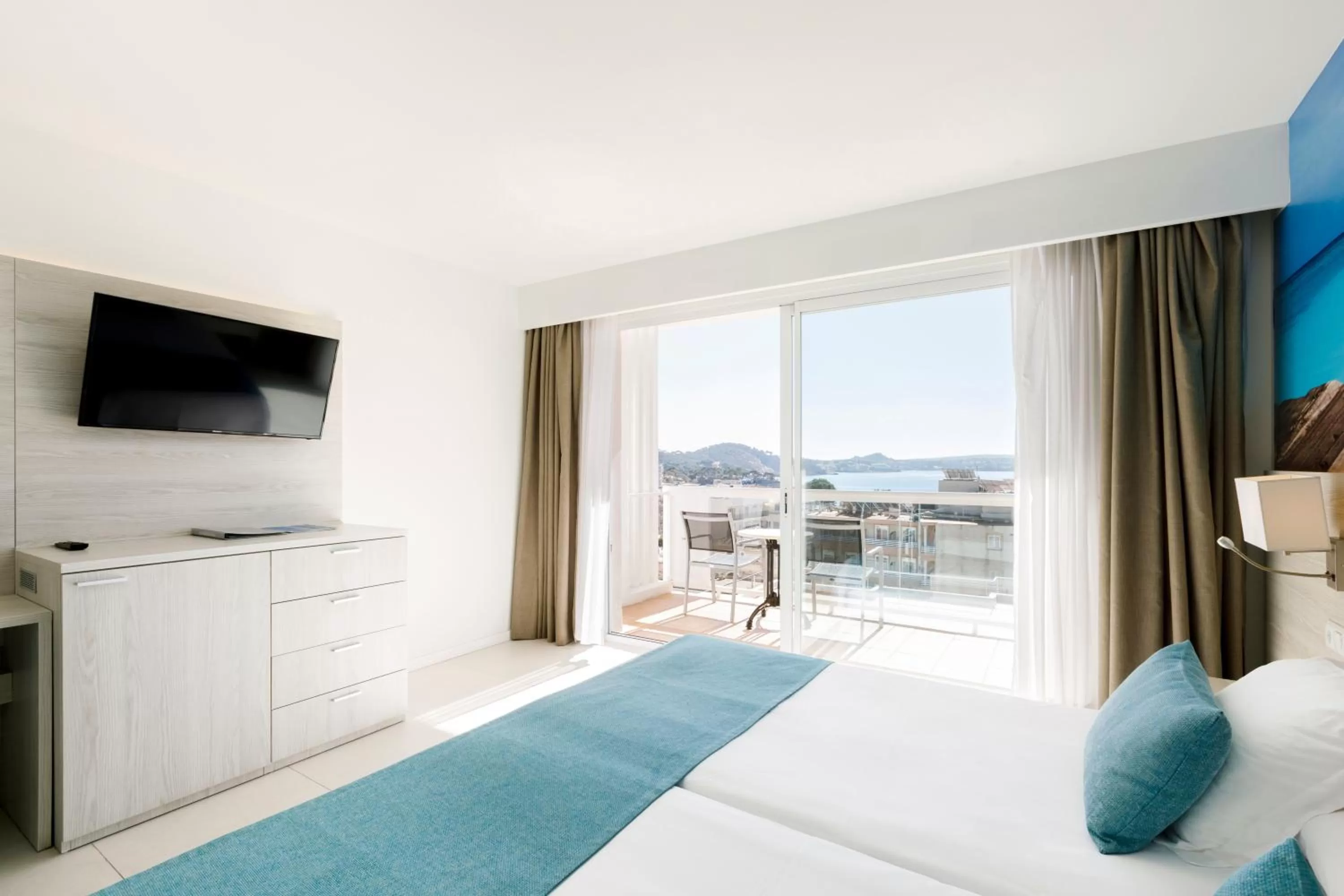 Bed in Aparthotel y Hotel Paguera Beach