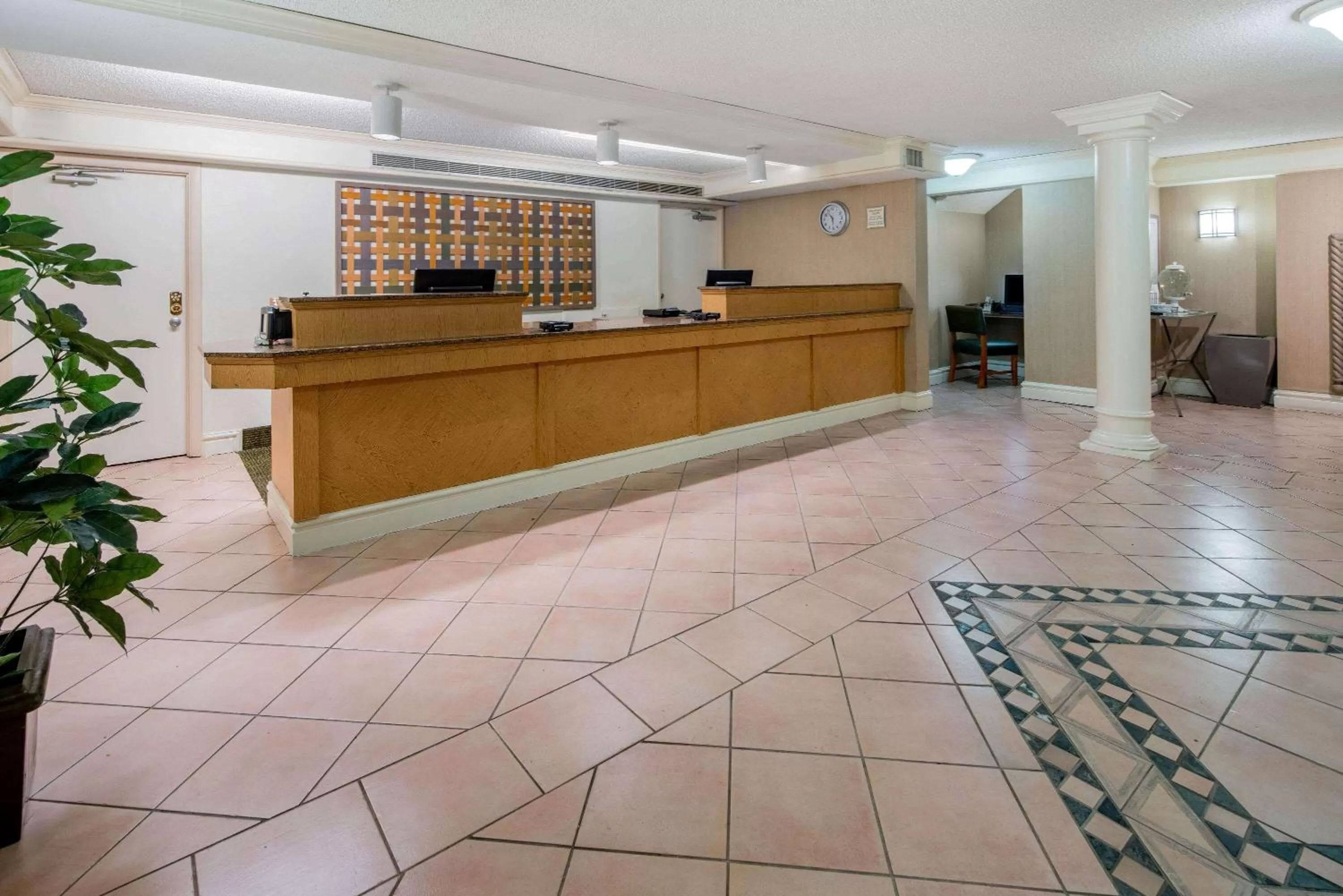 Lobby or reception in La Quinta Inn & Suites by Wyndham Irvine Spectrum