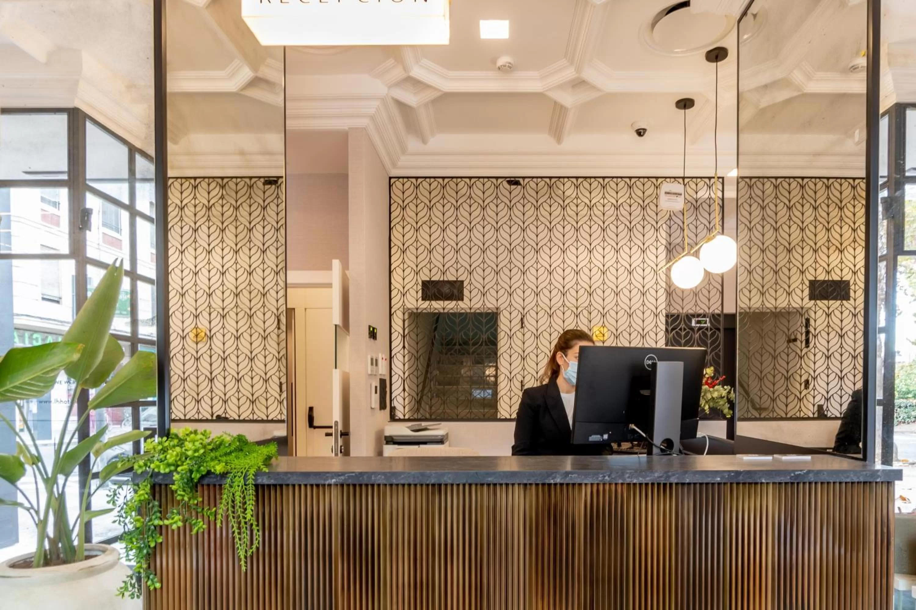 Staff in L&H Gran Vía Valencia