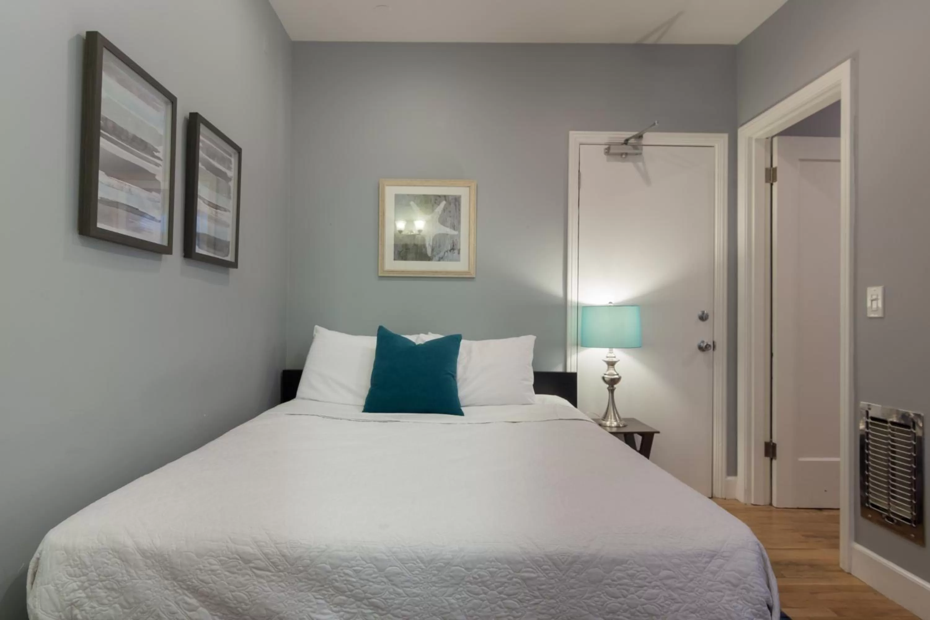 Bedroom, Bed in Broadlind Hotel