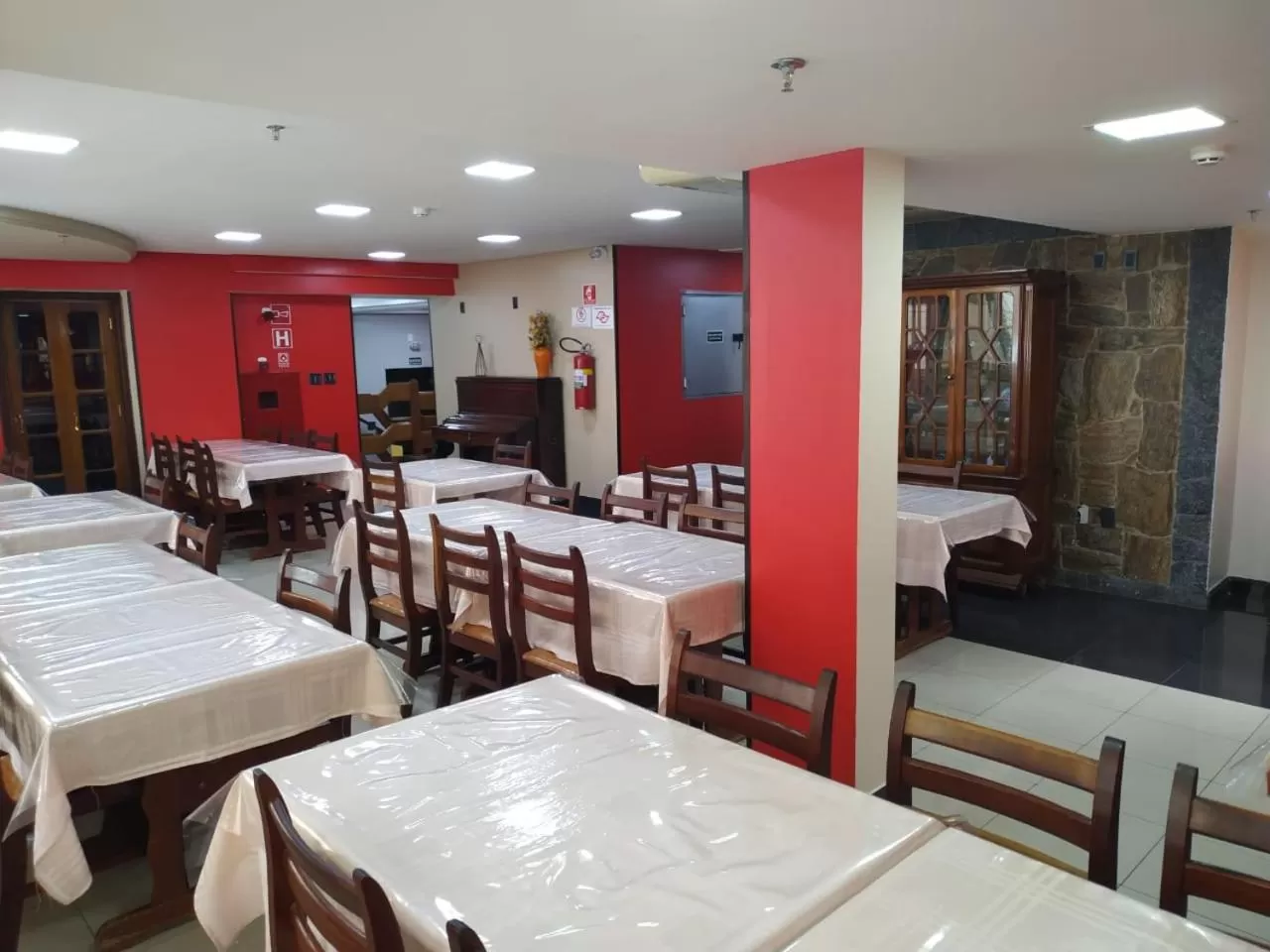 Restaurant/Places to Eat in Hollywood Palace Hotel