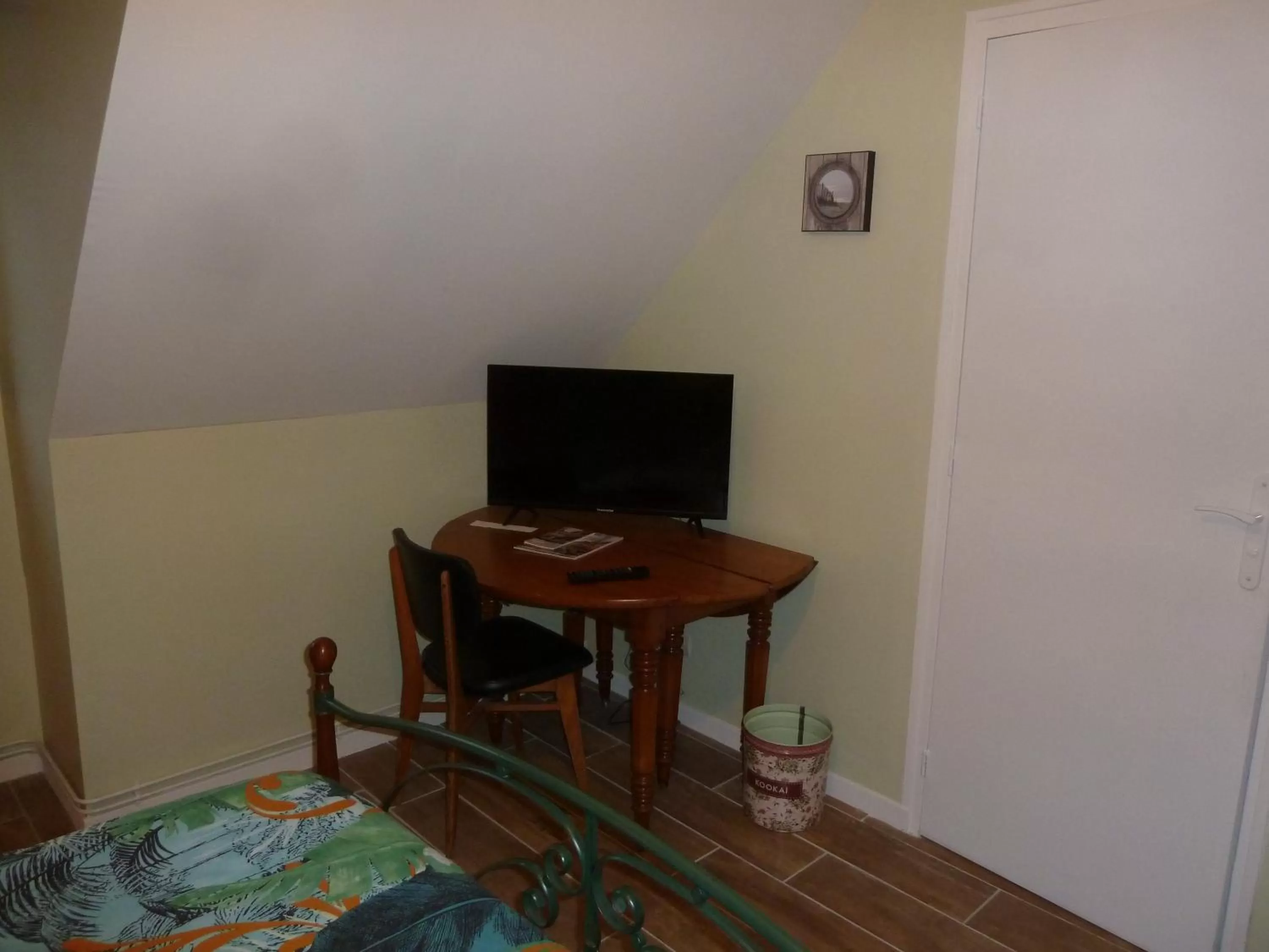 TV/Entertainment Center in Résidence Honfleuraise