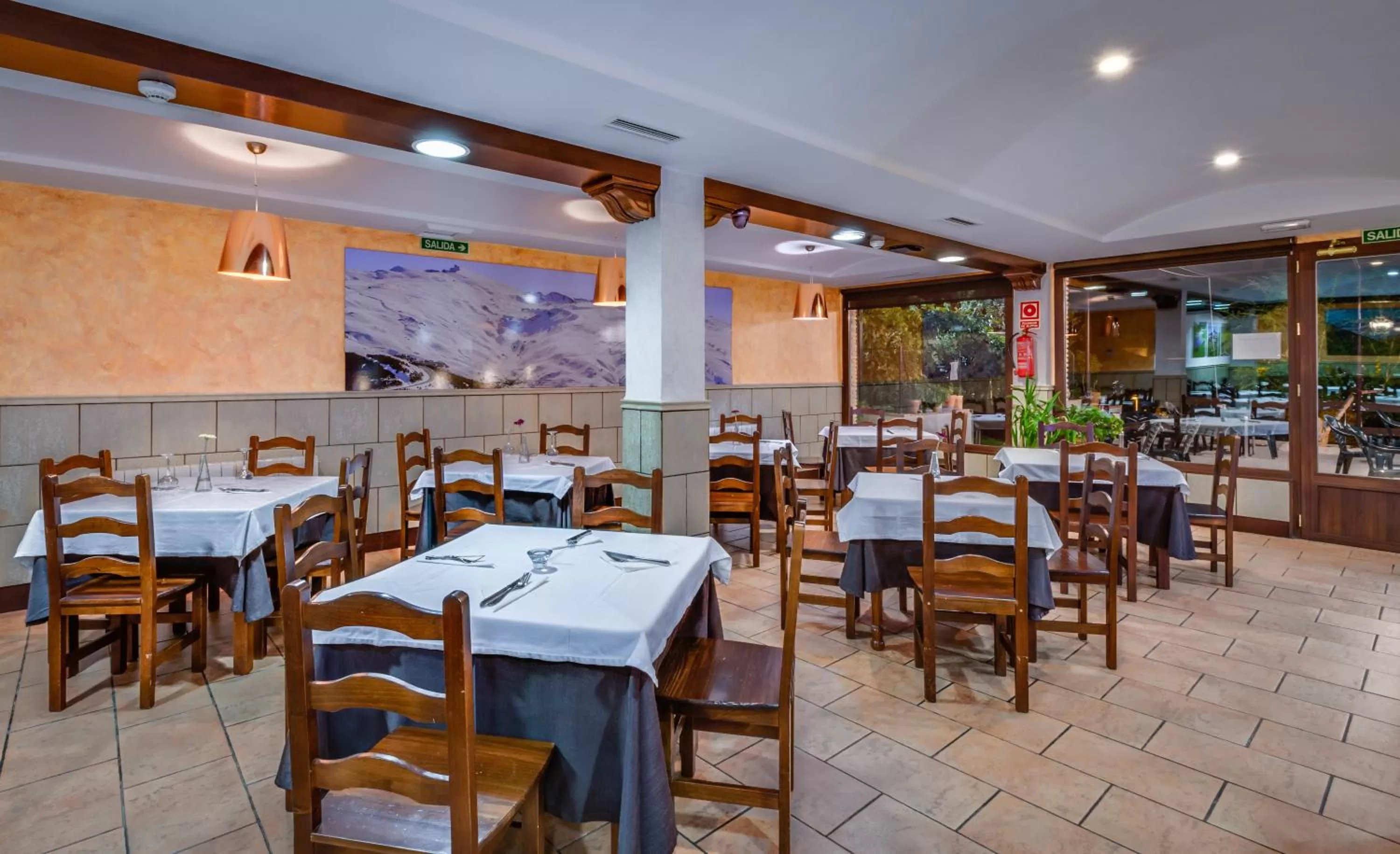 Restaurant/places to eat in Hotel Rural Huerta del Laurel