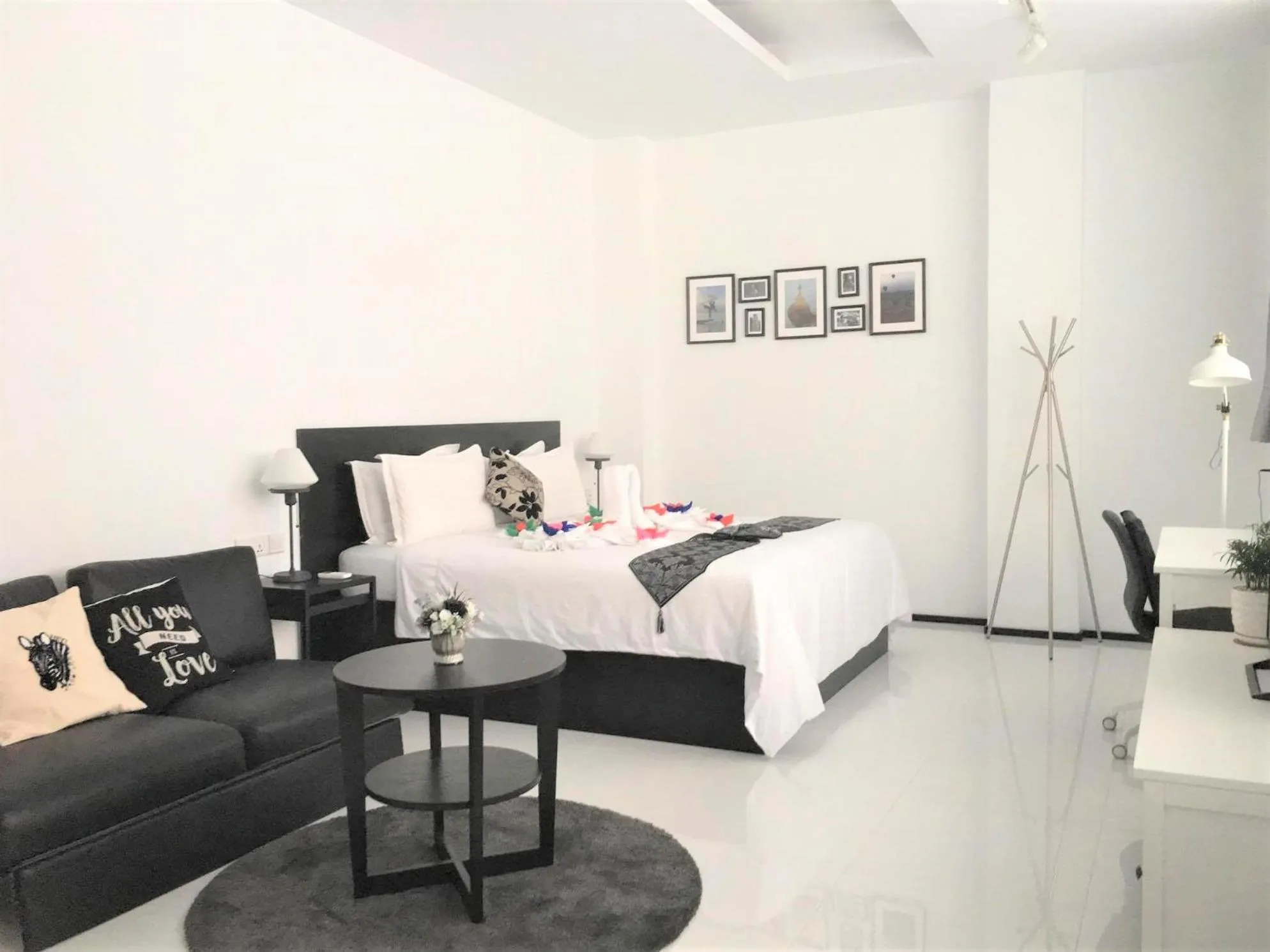 Living room in YAMA HOTEL & ROOFTOP BAR