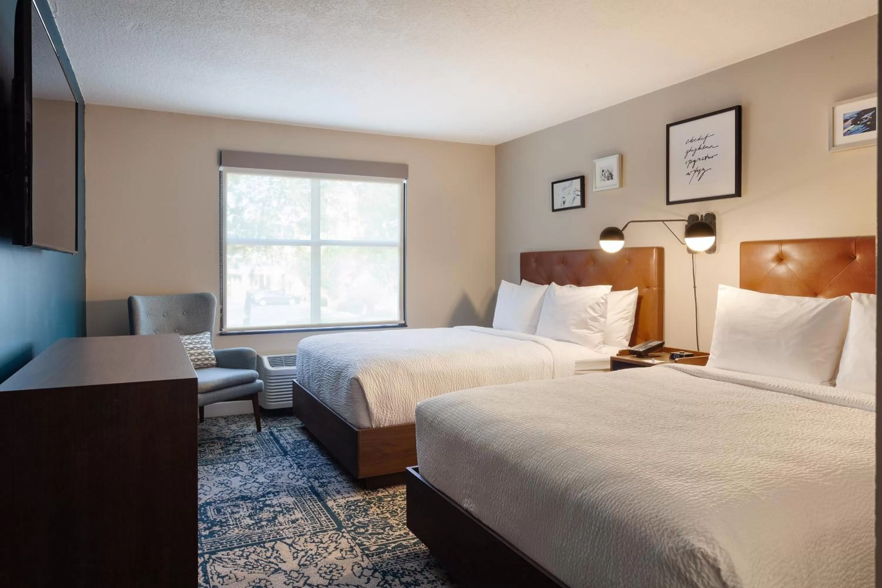 Photo of the whole room, Bed in Four Points by Sheraton Orlando Convention Center