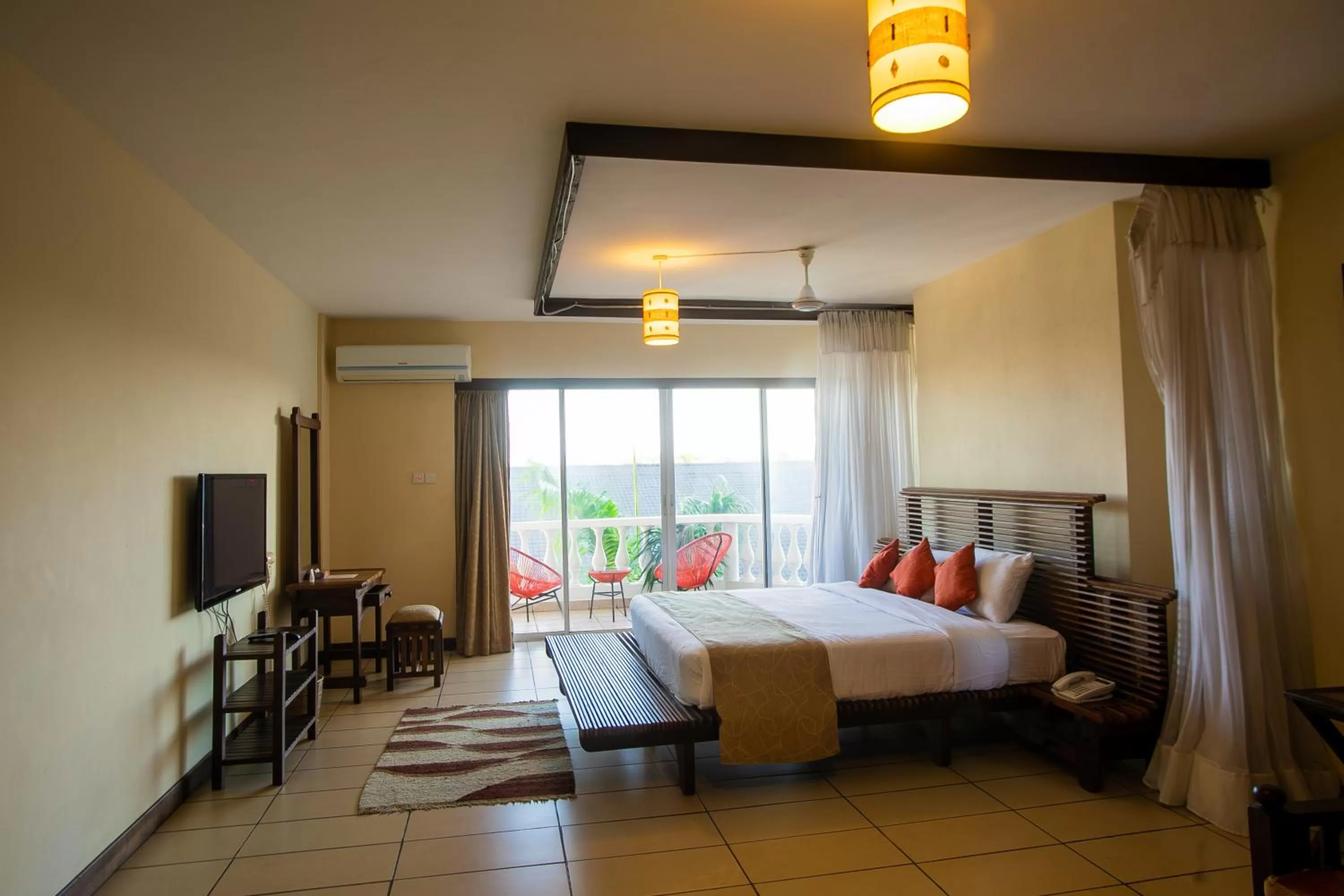 Bed in CityBlue Creekside Hotel & Suites