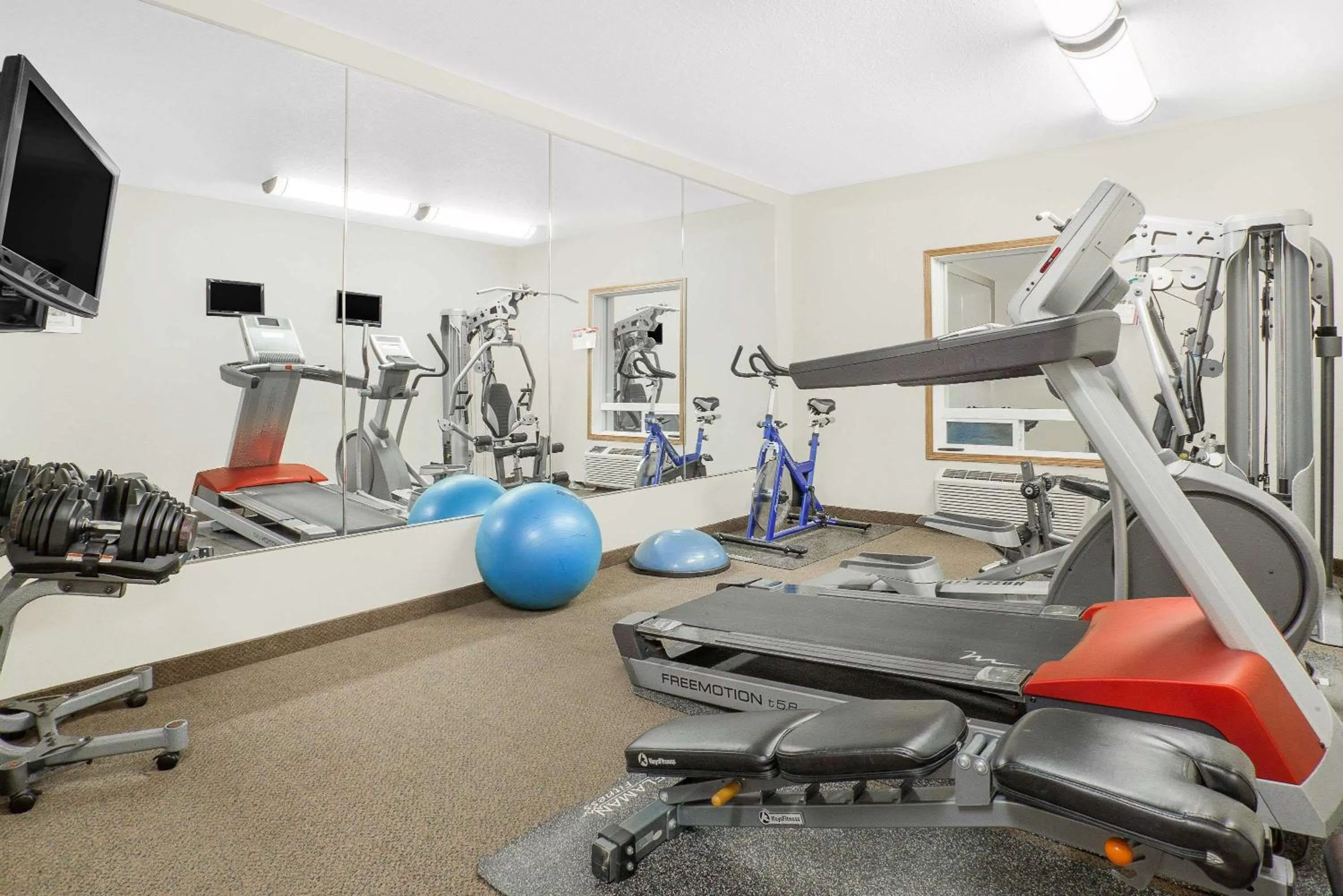 Fitness centre/facilities in Super 8 by Wyndham Athabasca AB