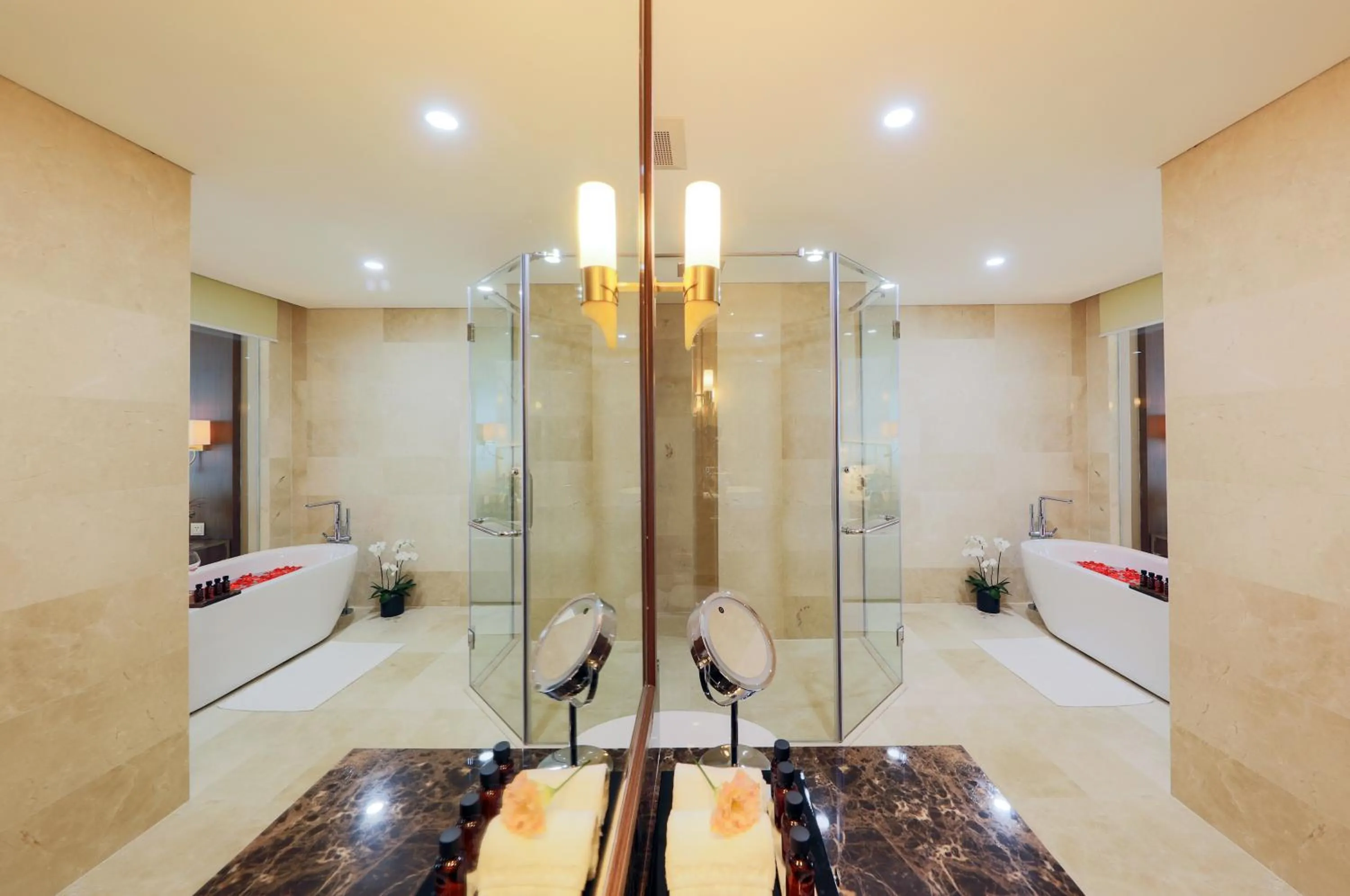 Shower in Grand Vista Hanoi