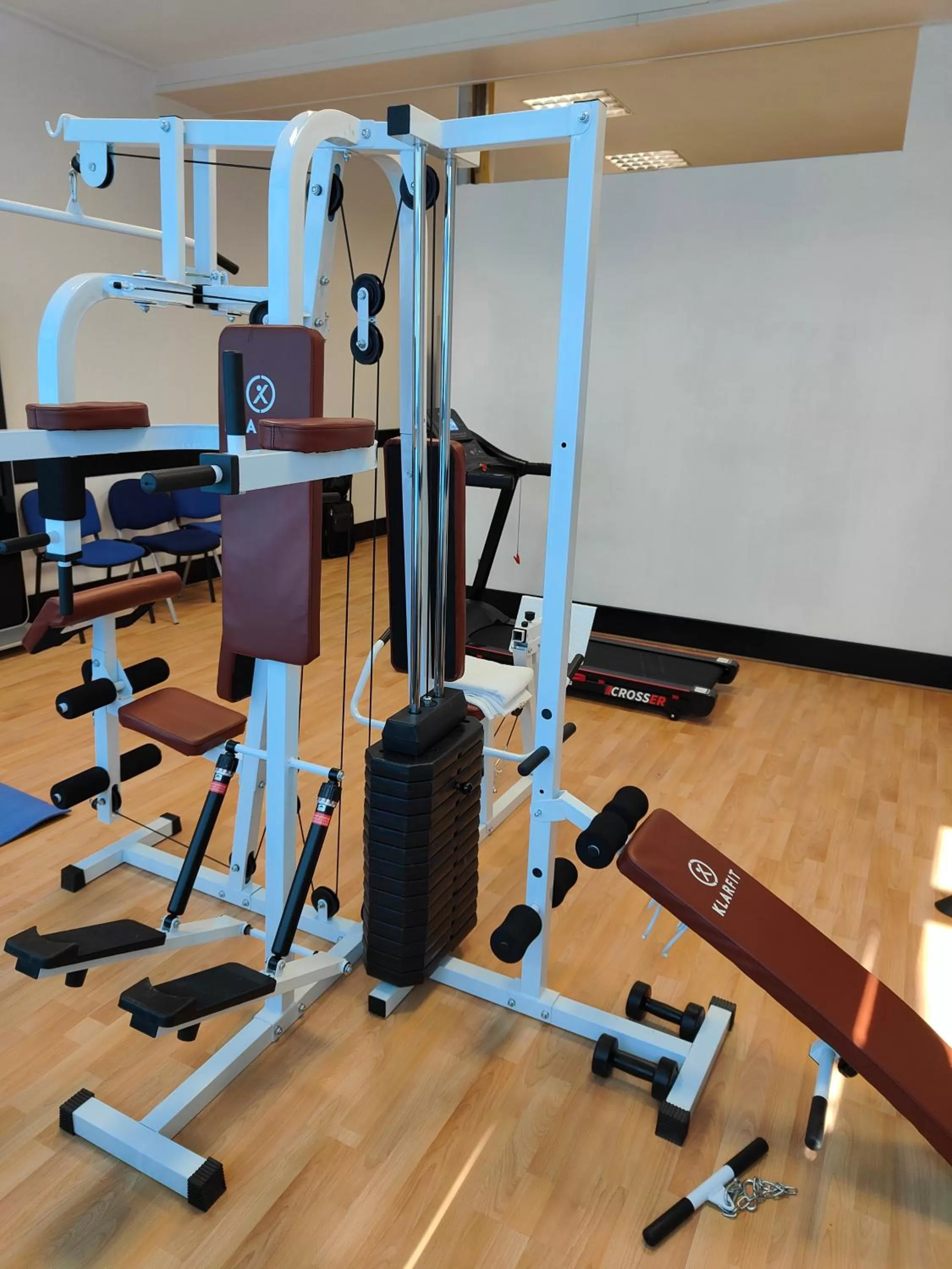 Fitness centre/facilities in Hôtel Terminus - Pizzeria Pizz'a gogo - salle de sport - face à la gare