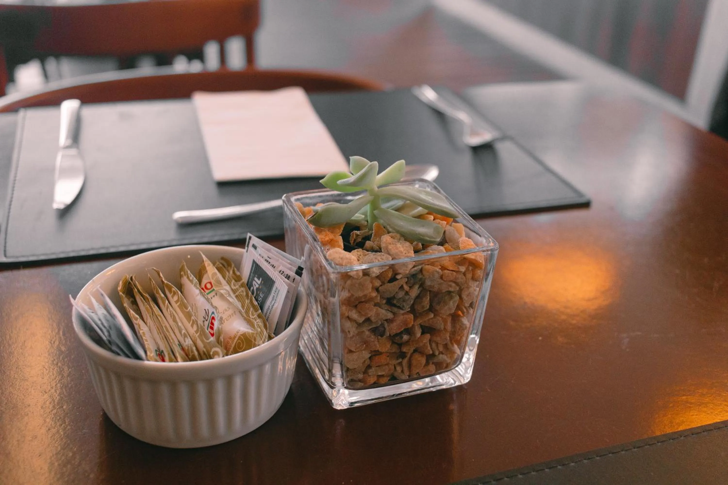 Restaurant/places to eat in Square Design Hotel