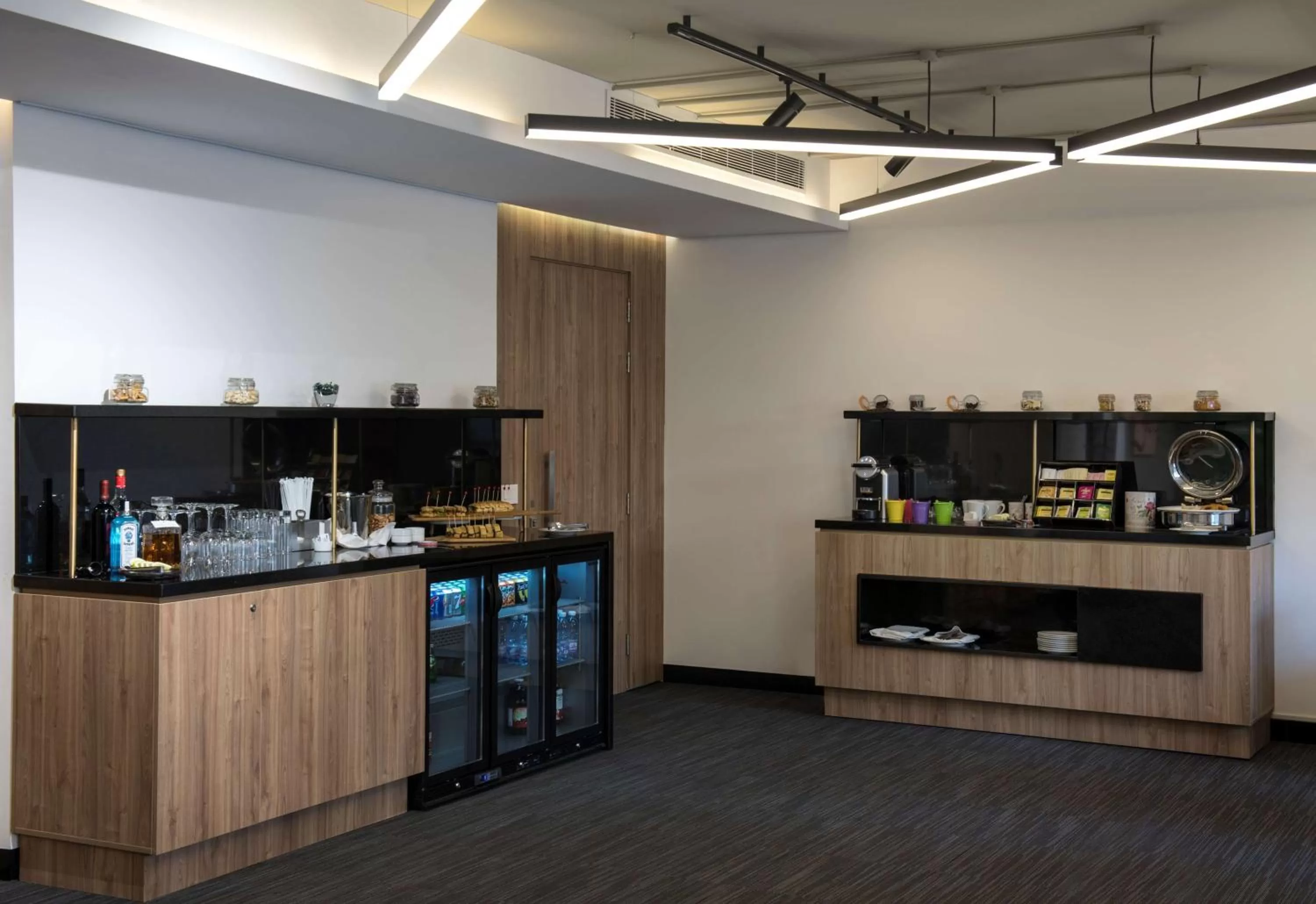 Lounge or bar in Radisson Blu Hotel, Beirut Verdun