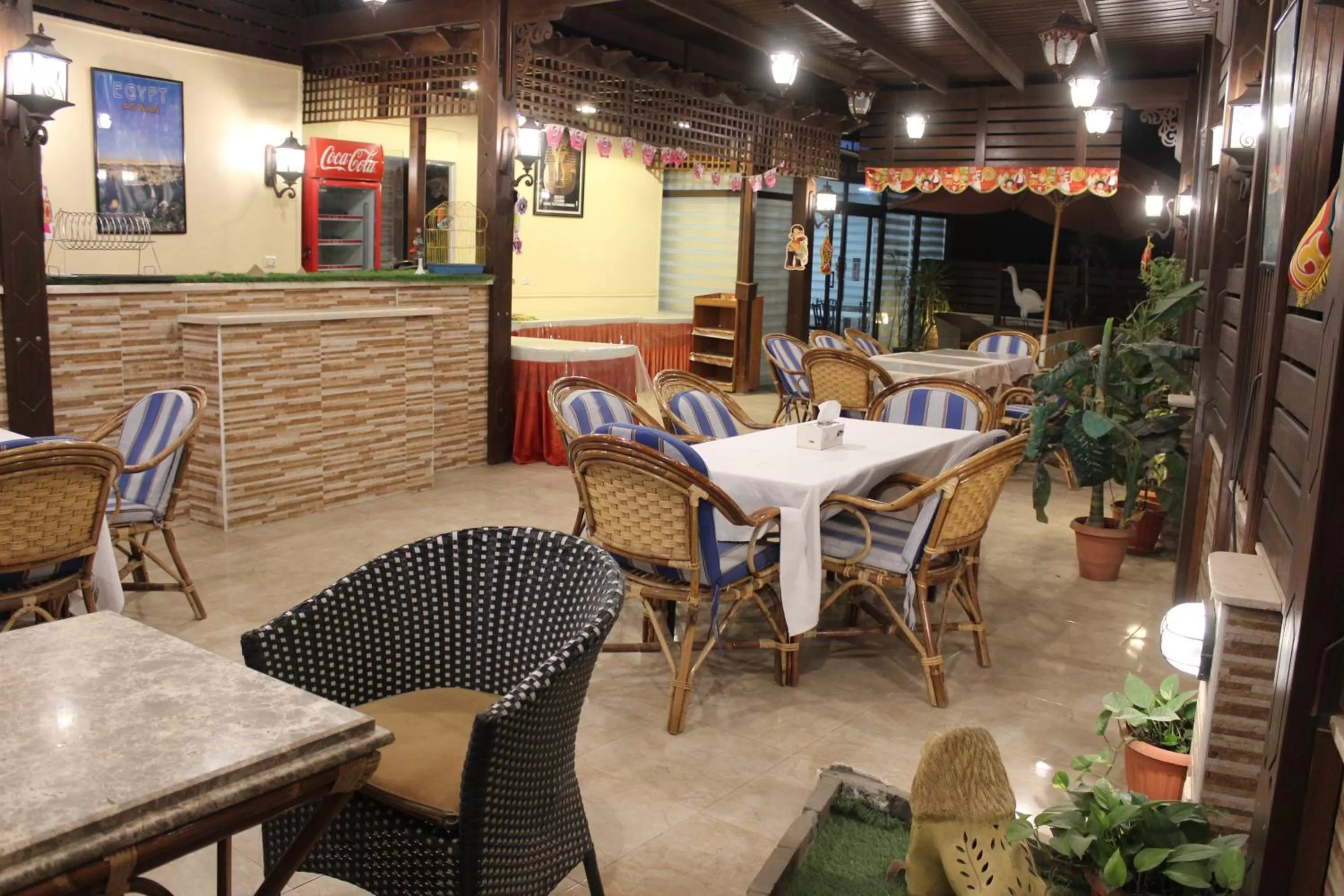 Restaurant/places to eat in Amin Hotel