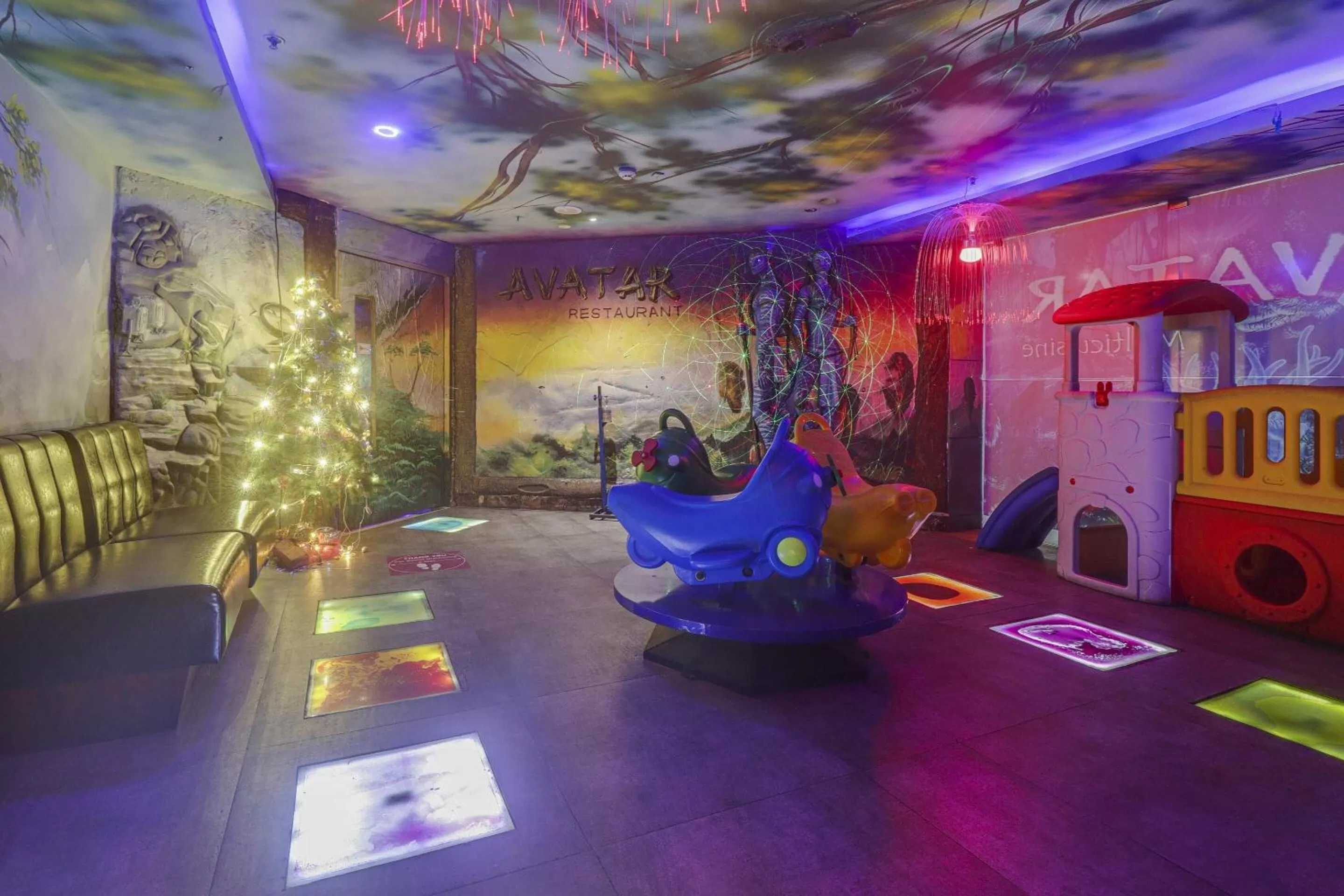 Restaurant/places to eat in Palette - Hotel Chennai La Palace