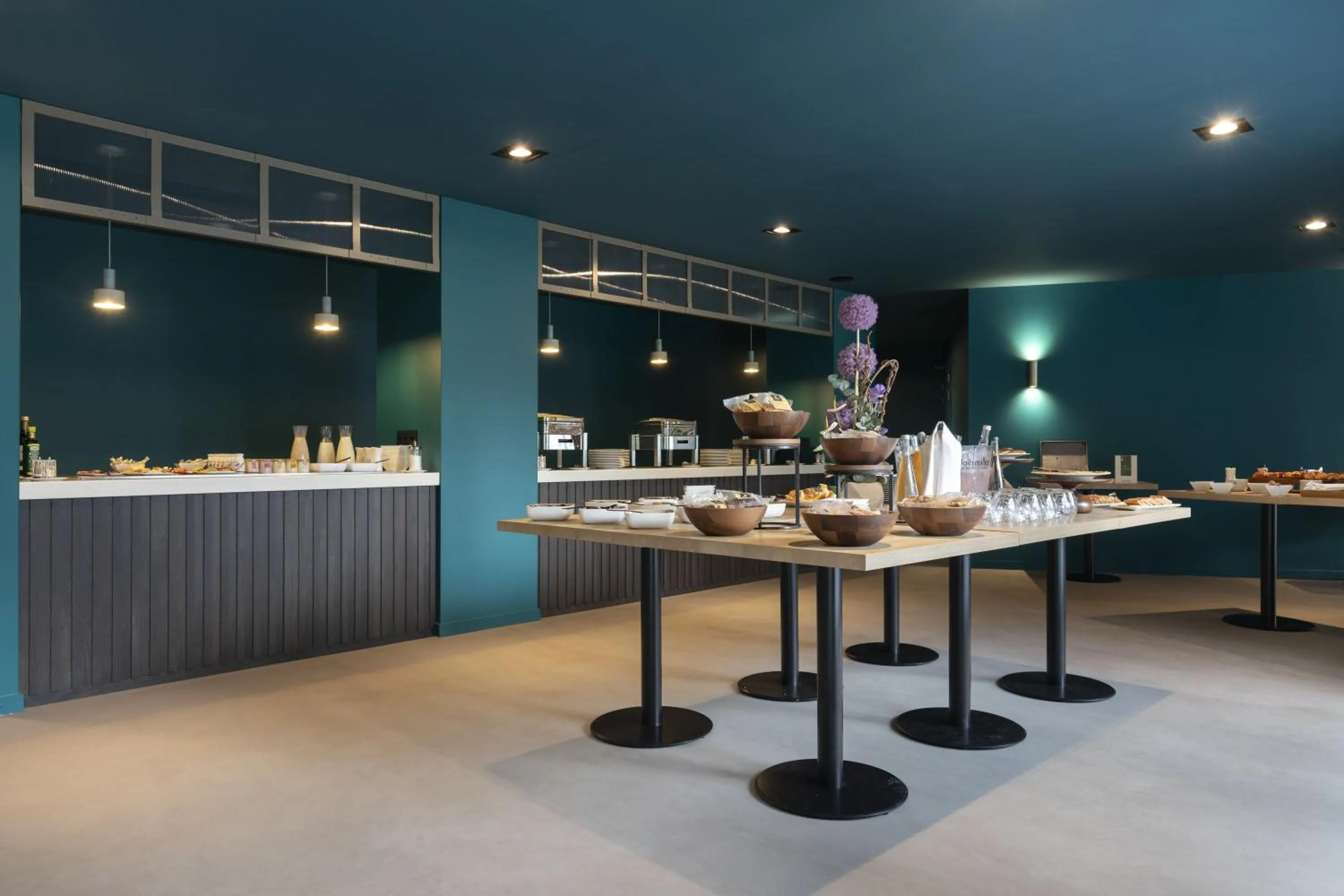 Buffet breakfast in Black Bass Hotel