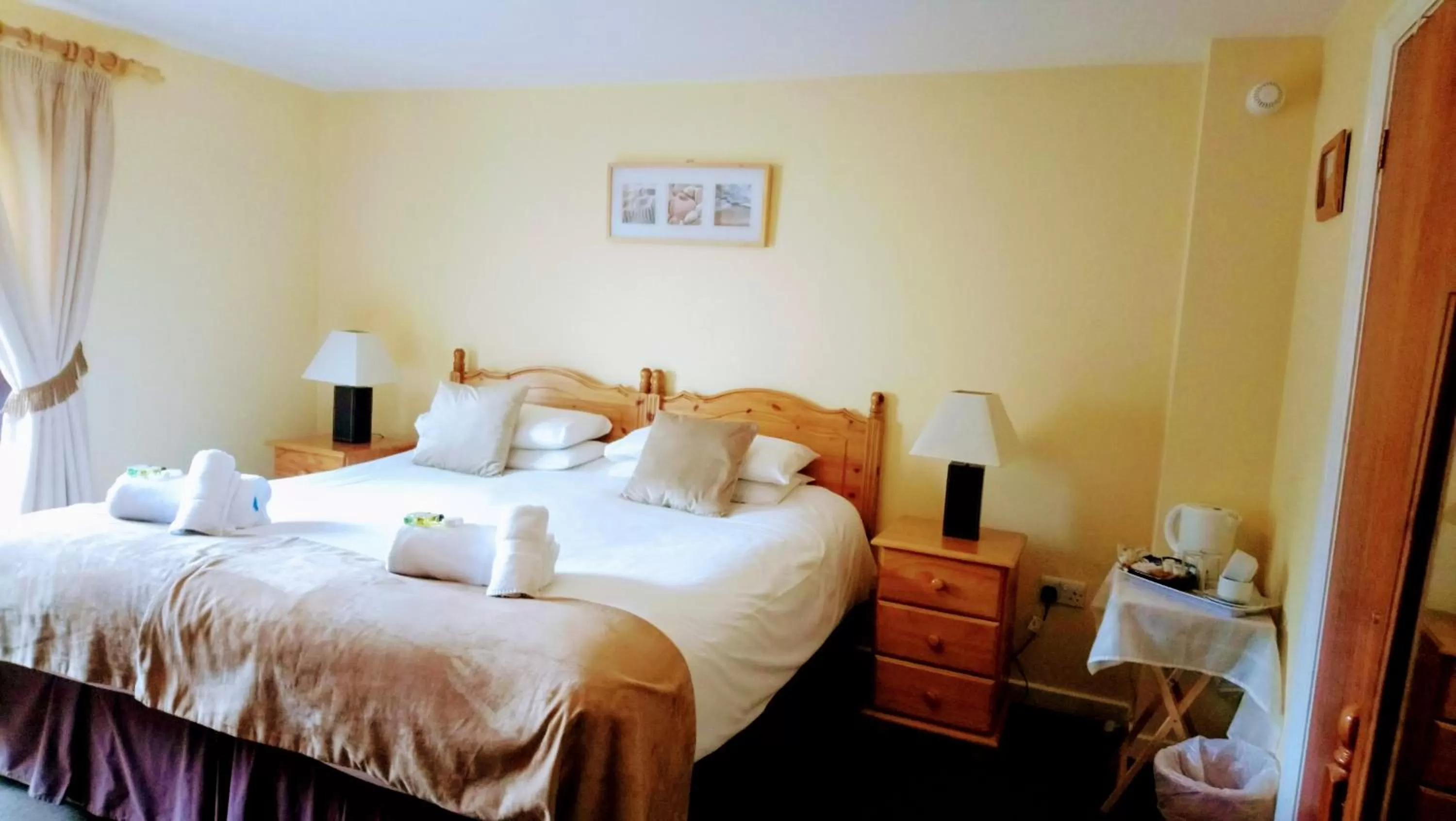 Bed in Auld Cross Keys Inn