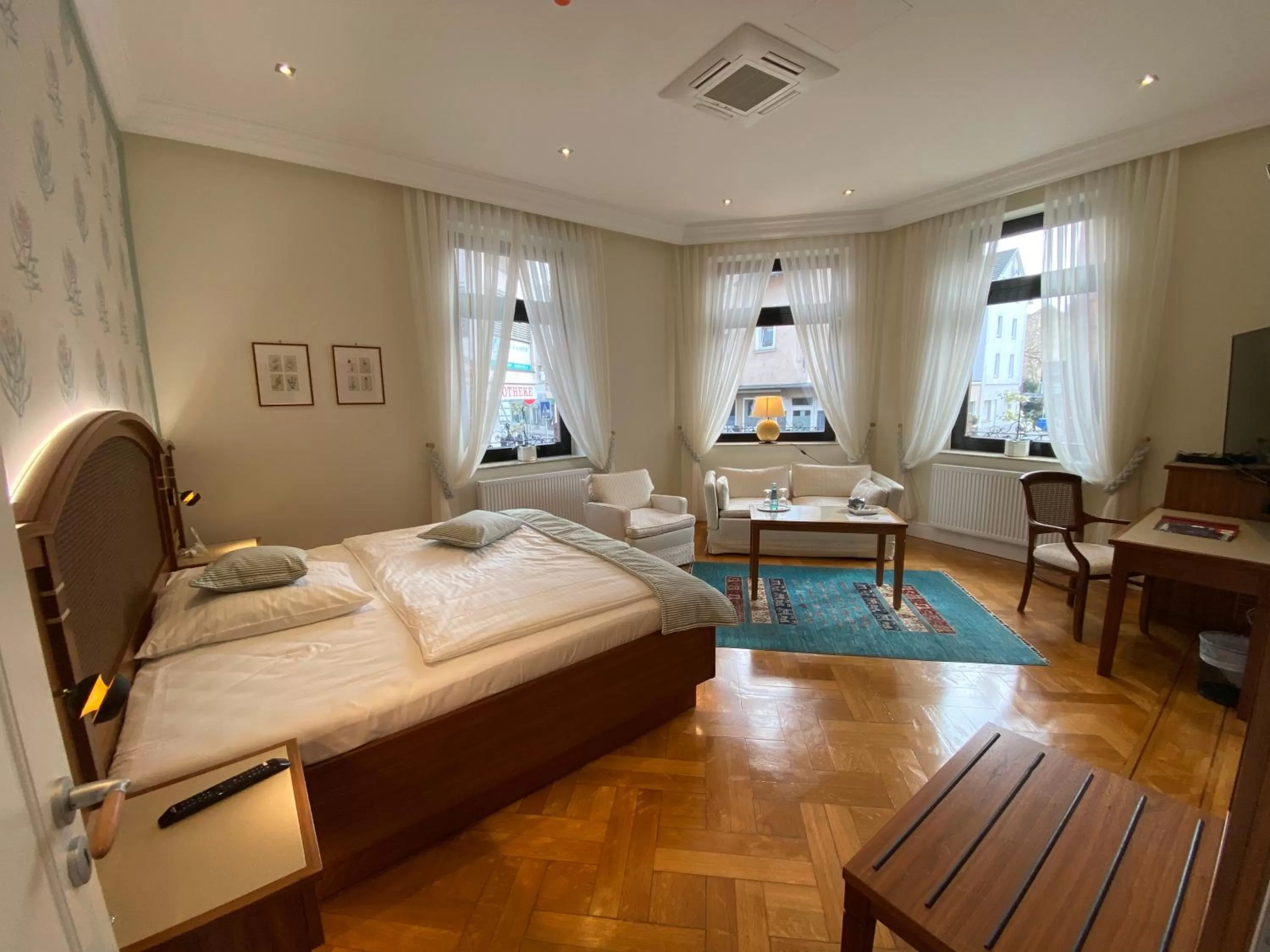 Photo of the whole room, Bed in Hotel Hessischer Hof