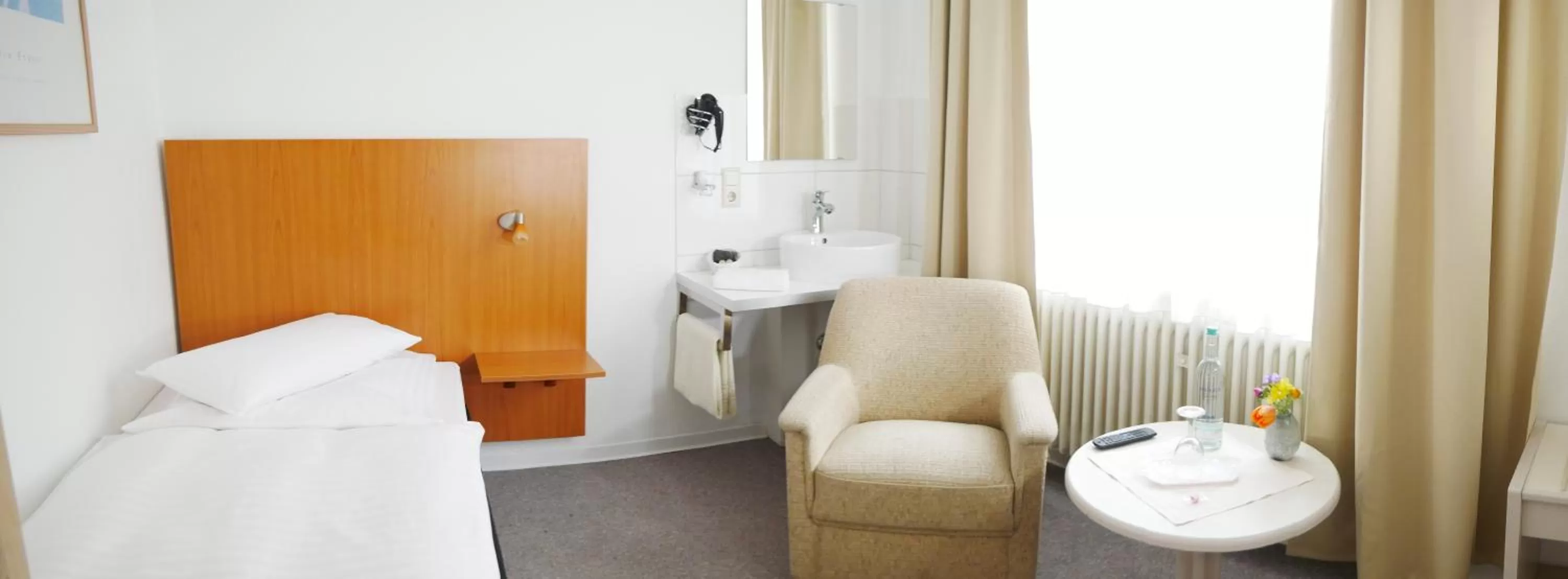 Living room, Bathroom in Pension Helma