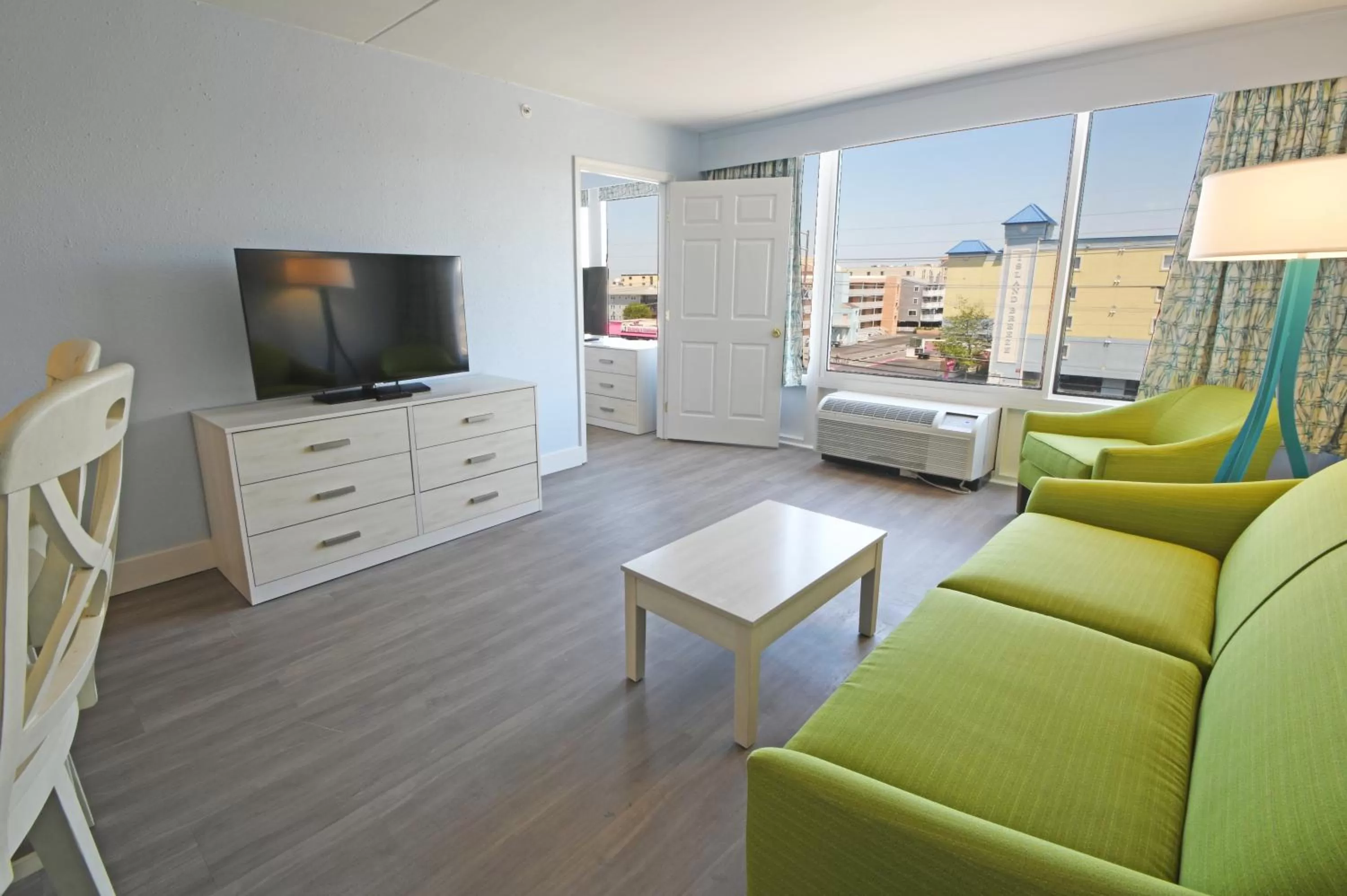 Living room in Fenwick Inn