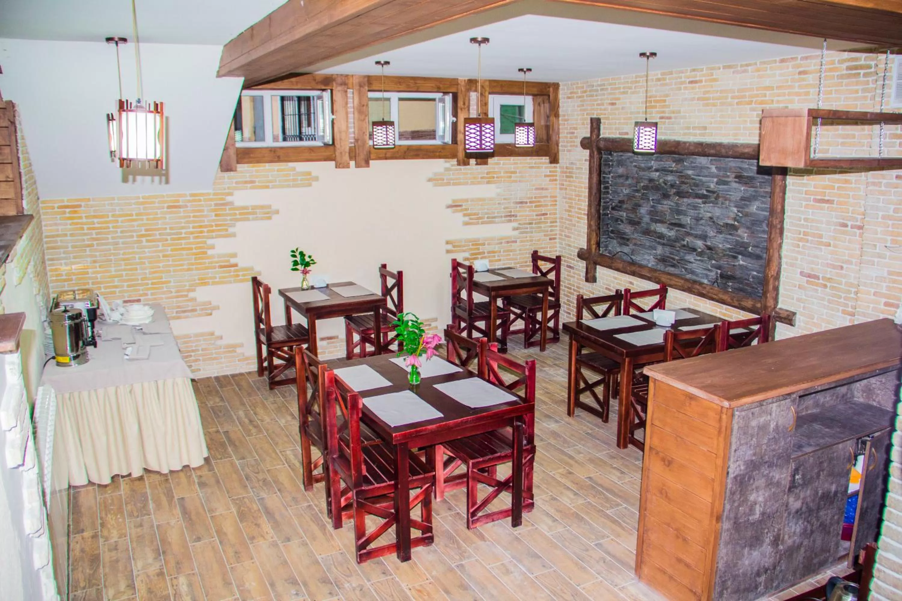 Restaurant/places to eat in Hotel Dcorner