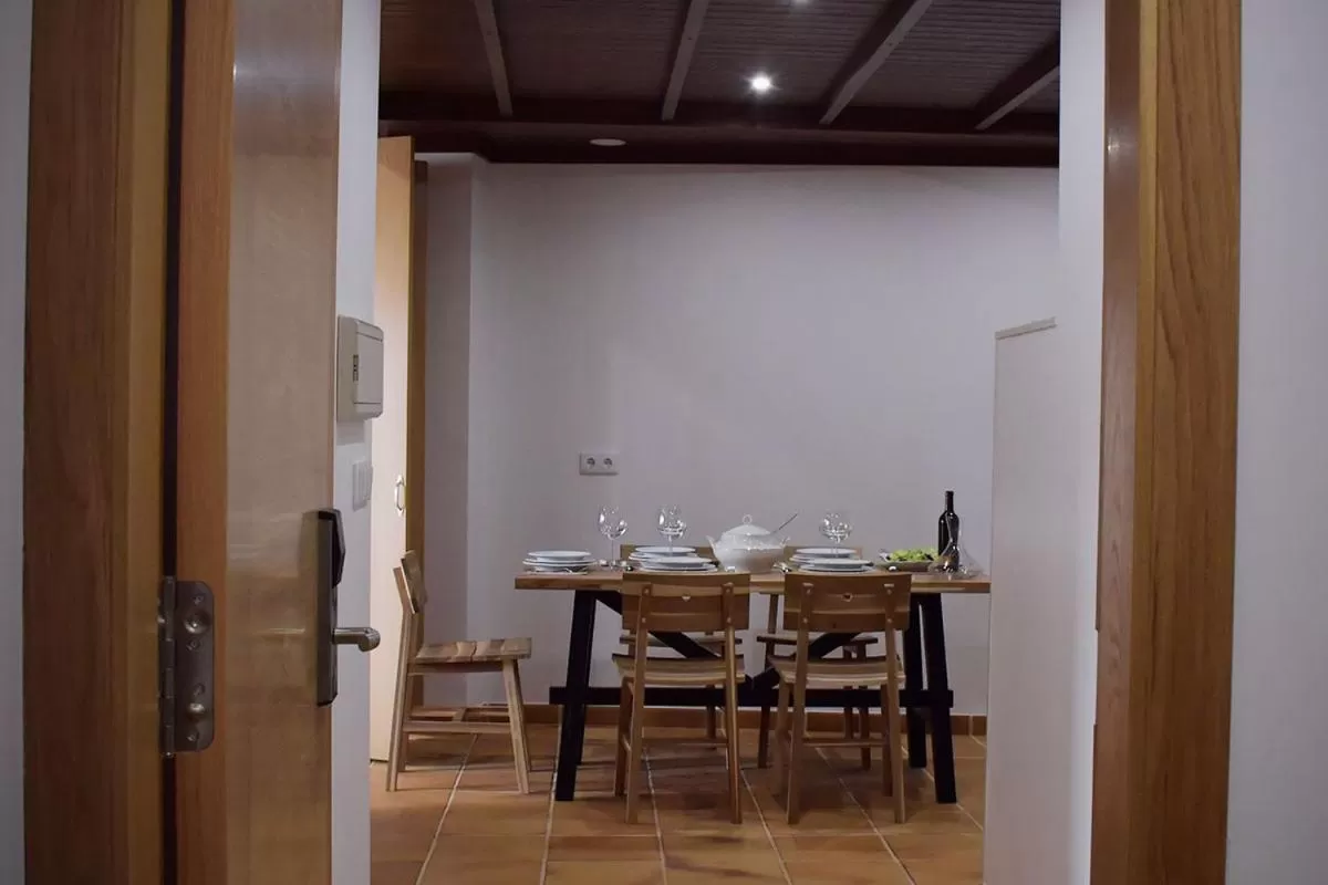 Apartment with Balcony - single occupancy in Pincheiro Apartamentos Turísticos