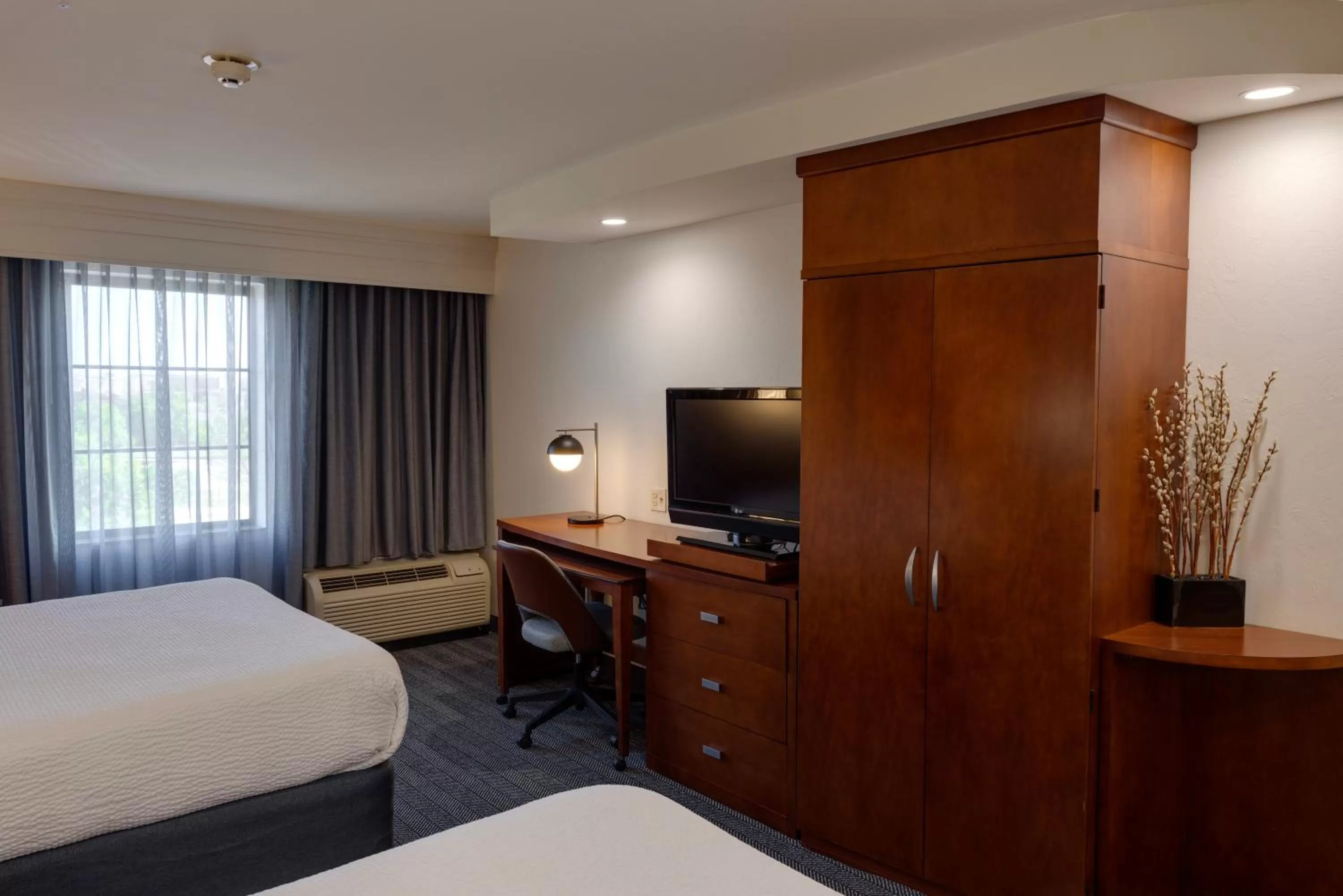 Guests, Bed in Courtyard by Marriott Oklahoma City North/Quail Springs