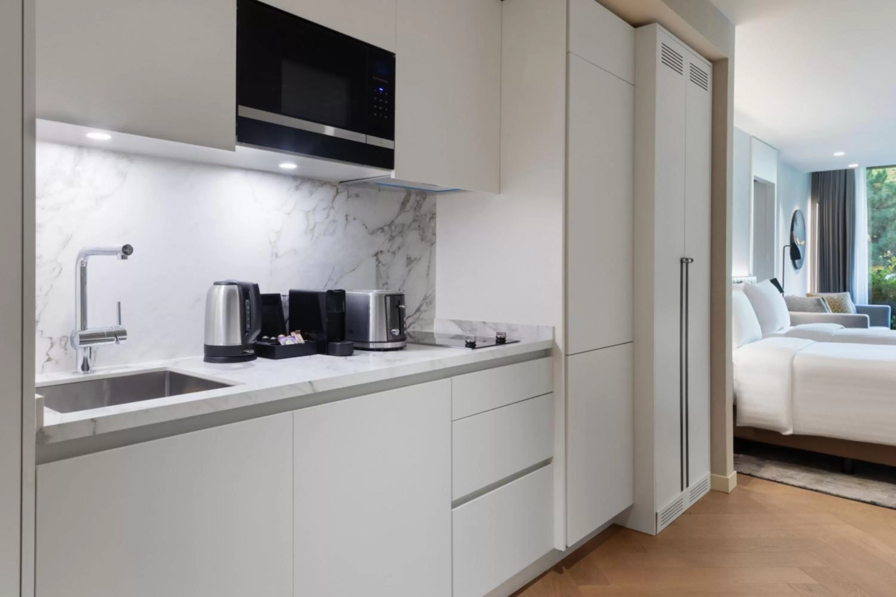 Kitchen or kitchenette, Bed in Marriott Executive Apartments Istanbul Fulya