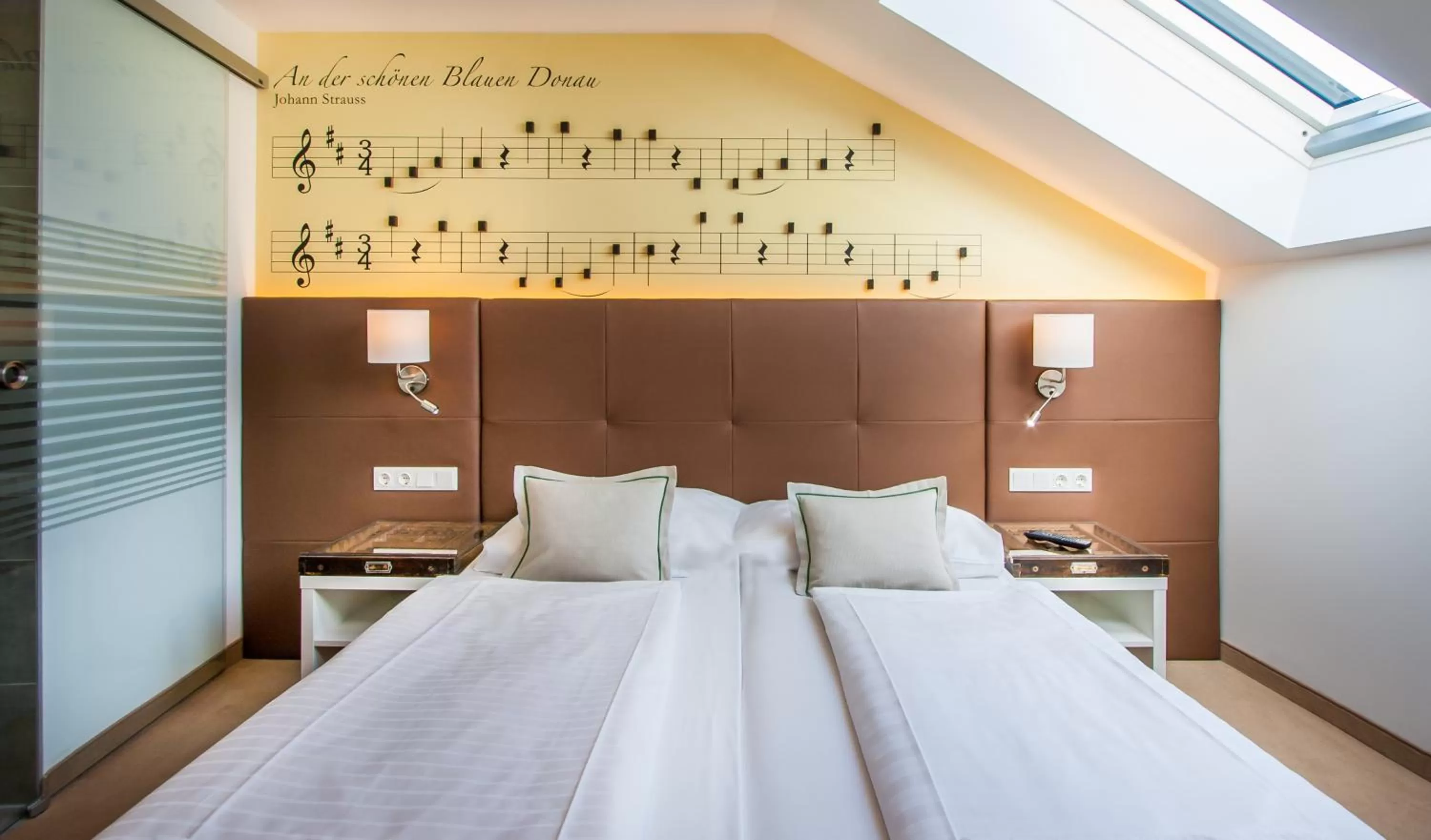 Photo of the whole room, Bed in BoutiqueHOTEL Donauwalzer