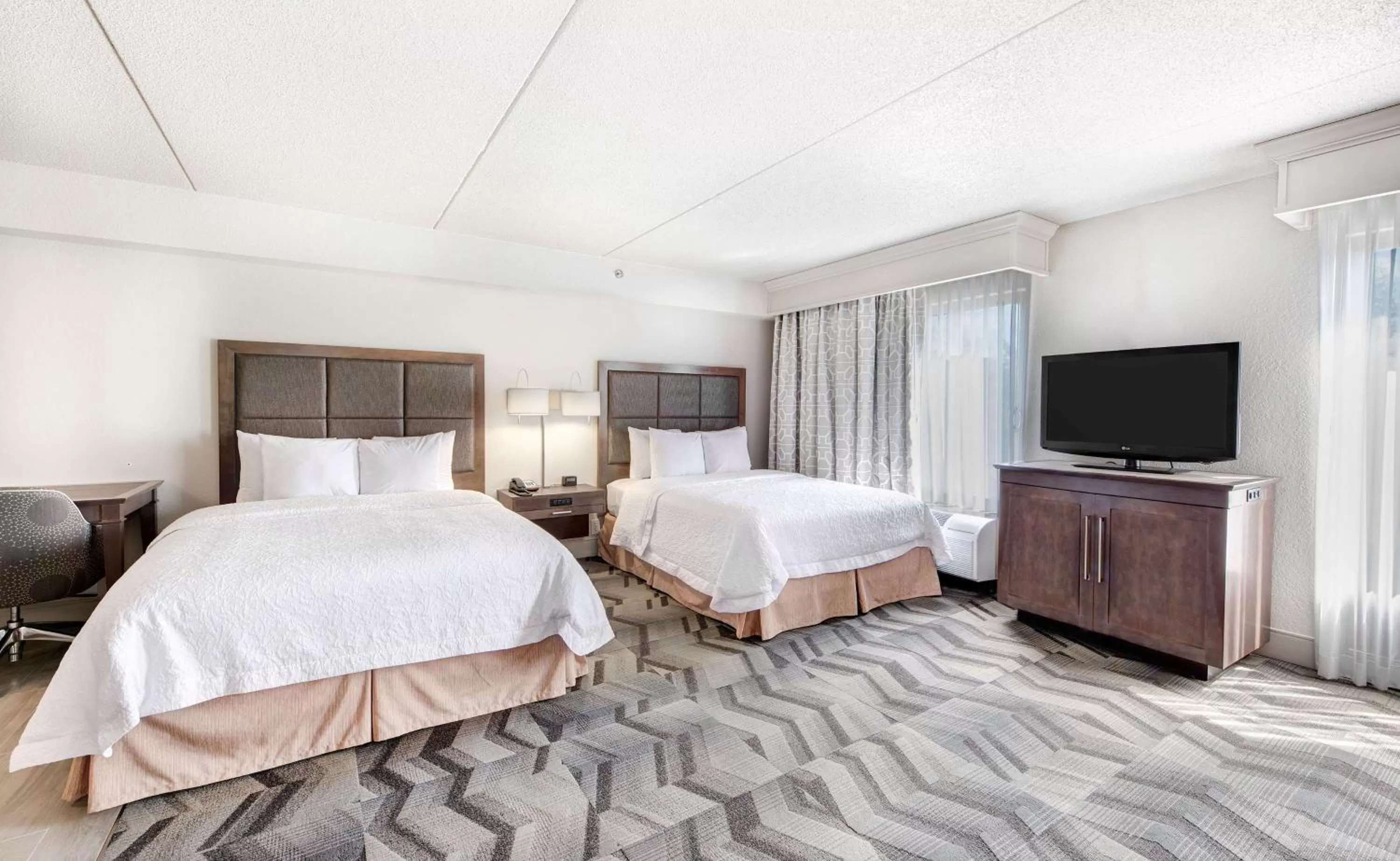 Bedroom, Bed in Hampton Inn & Suites Atlanta-Galleria