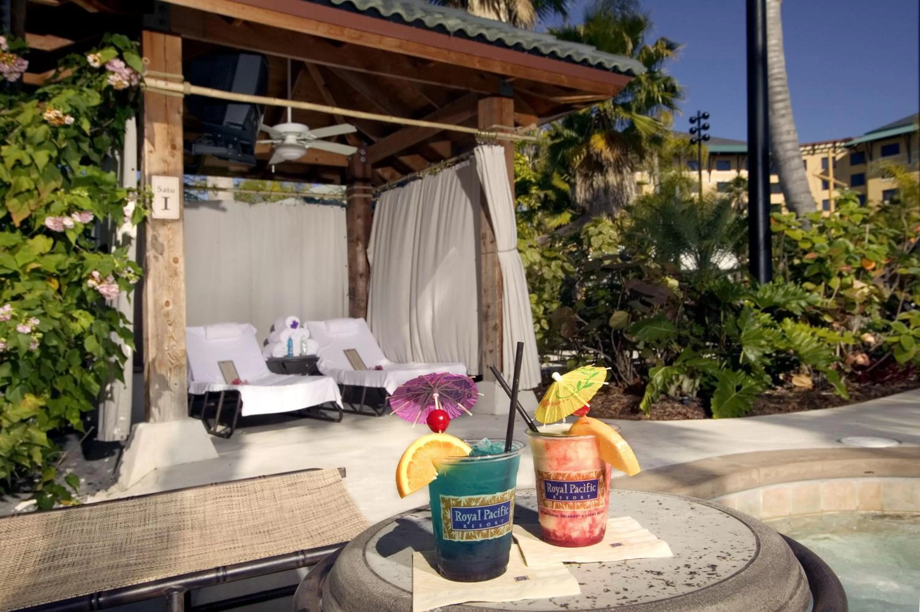 Swimming pool in Universal's Loews Royal Pacific Resort