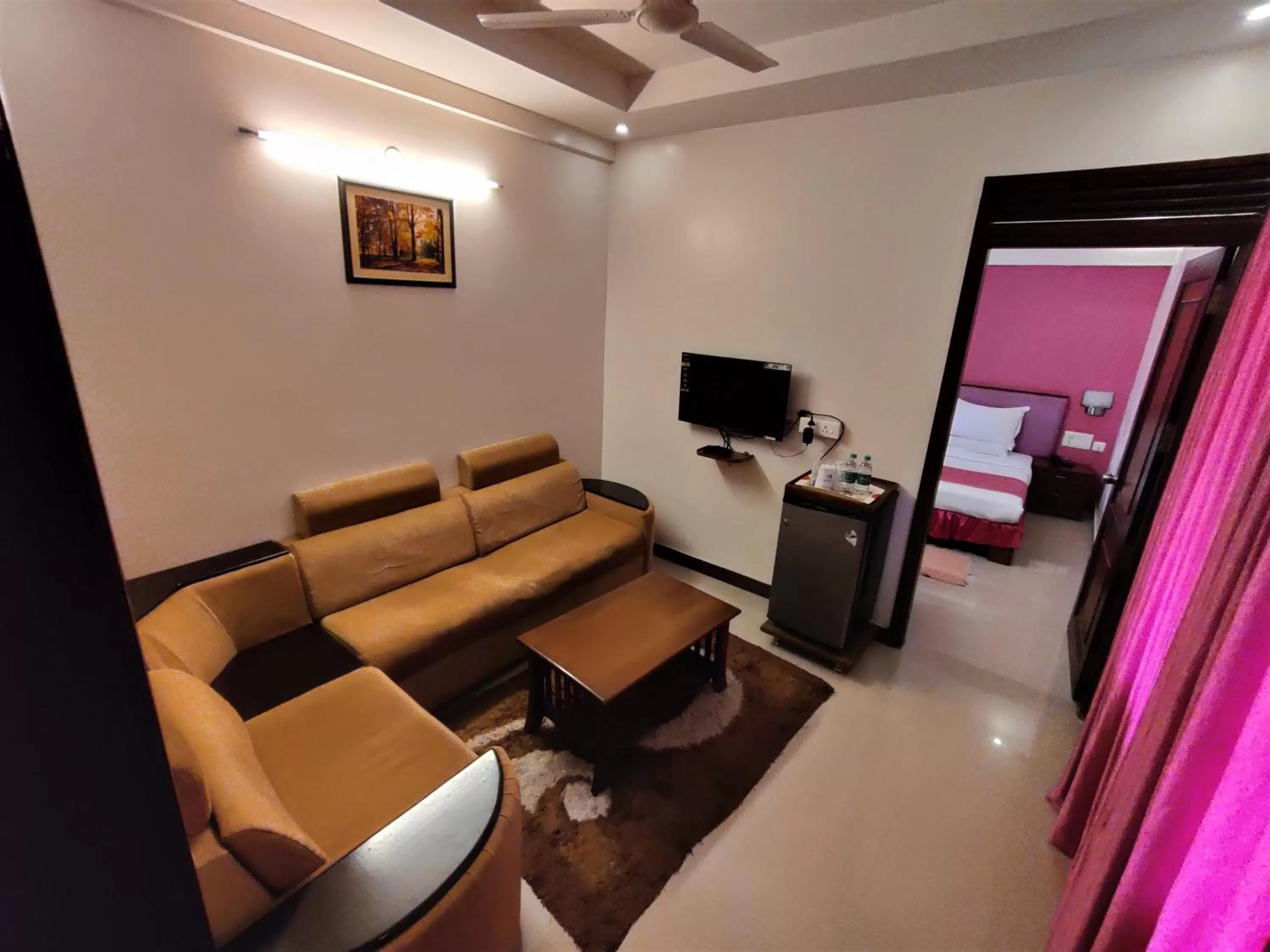 Living room in Metro Plaza Hotel by RAK Rooms, Mangaluru