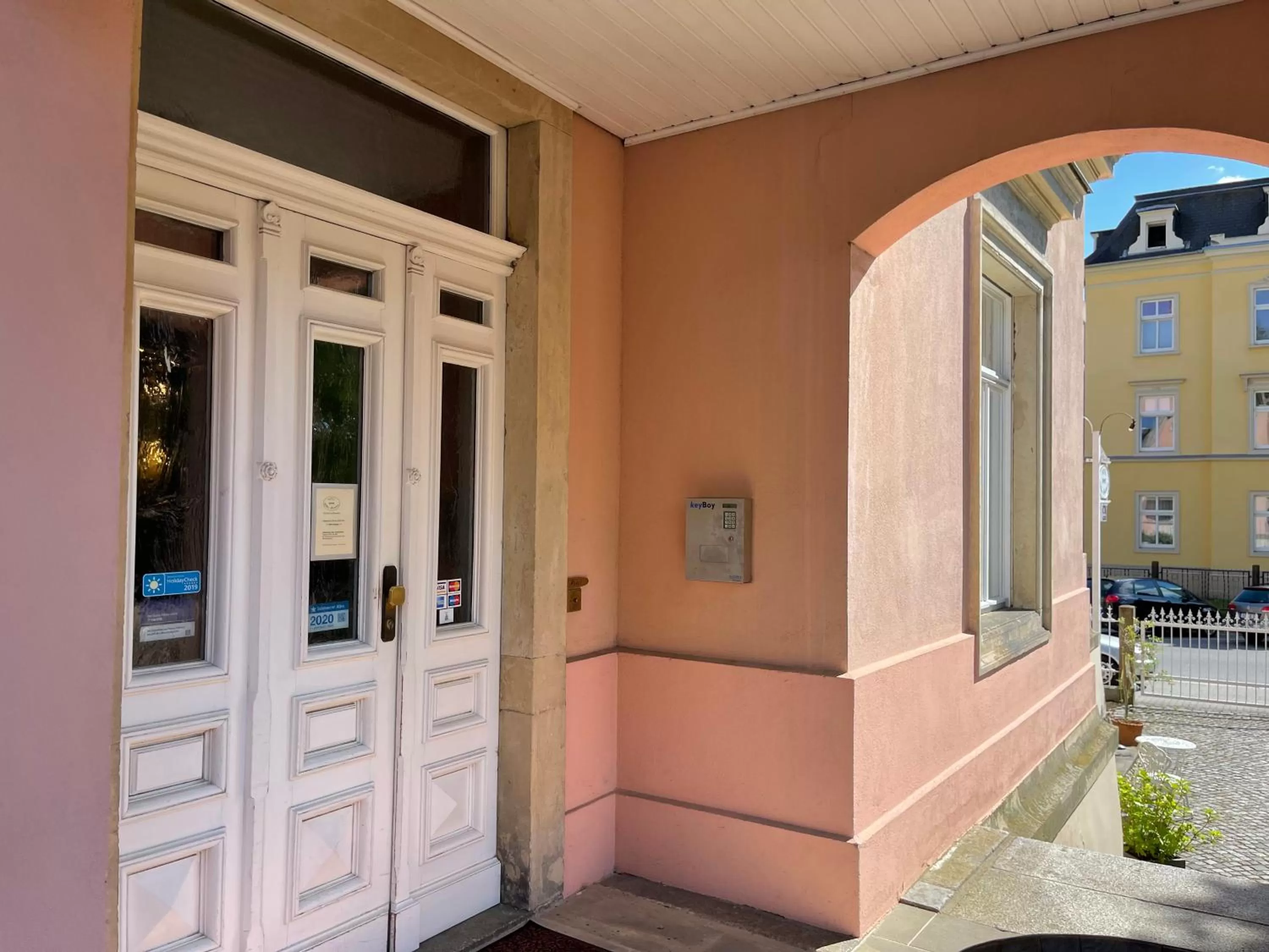 Facade/entrance in Villa Antonia