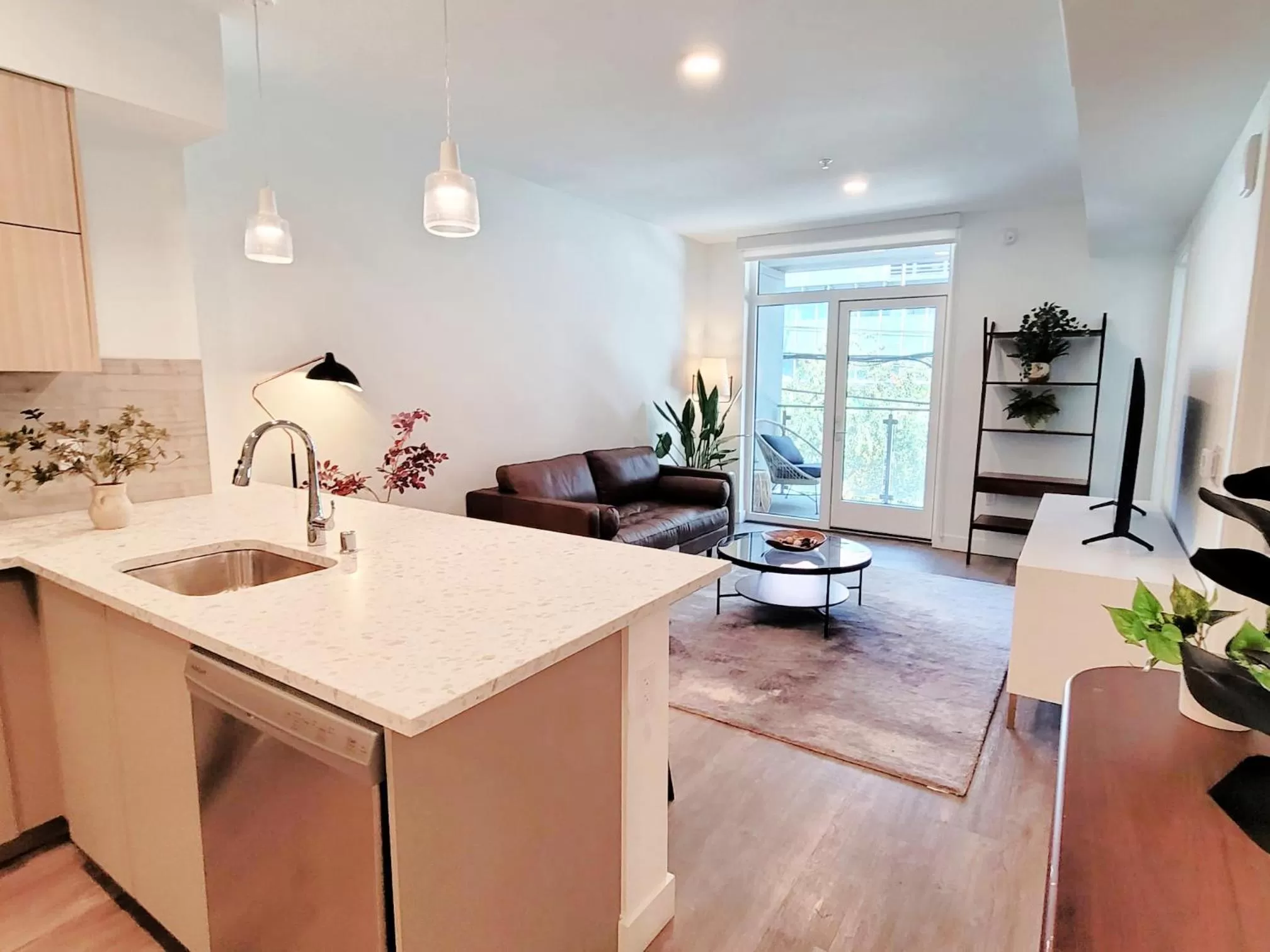 Kitchen or kitchenette, Kitchen/Kitchenette in Gorgeous Hollywood Apts LA's Best Location and Amazing Roof Deck