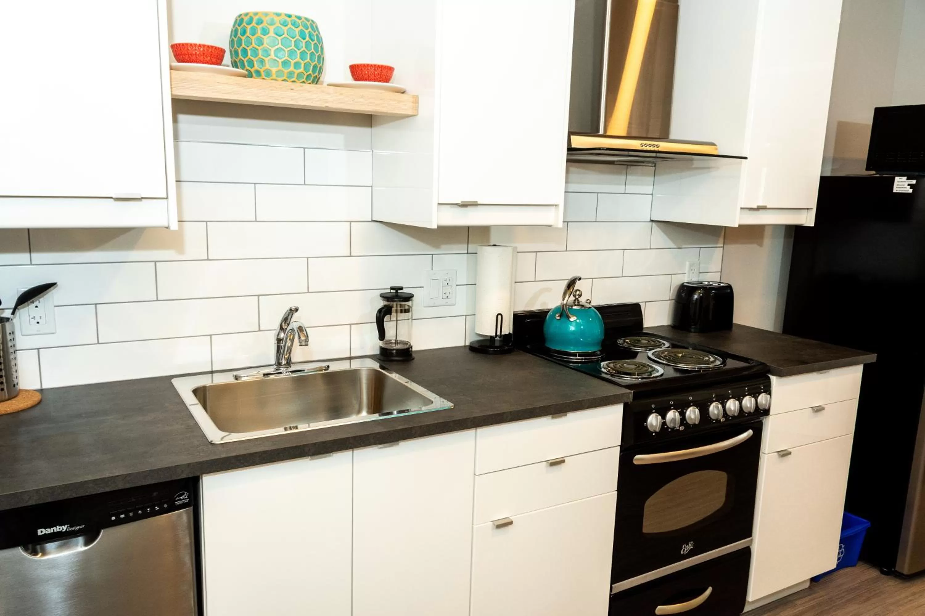 Kitchen or kitchenette in Morel Executive Suites