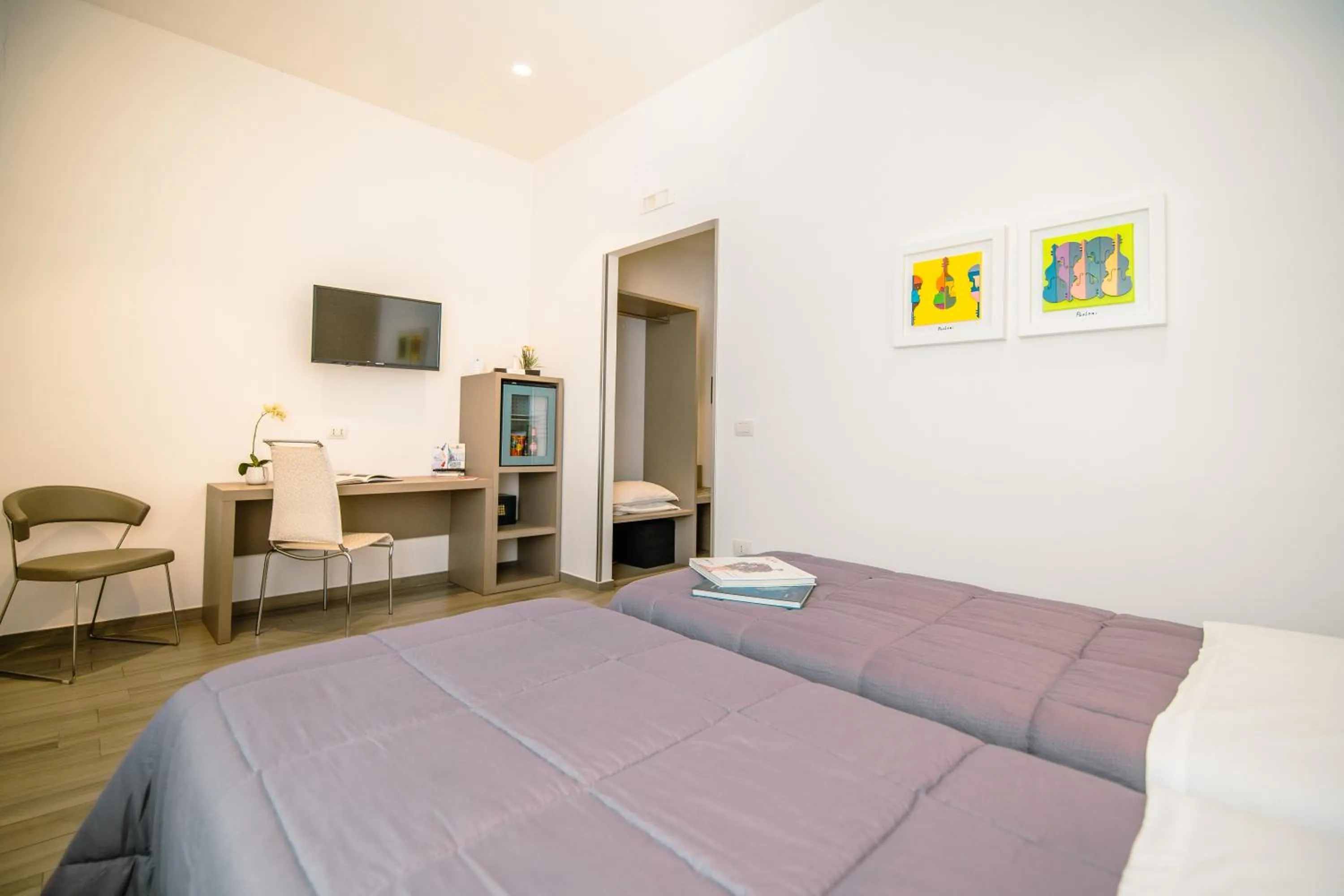 Photo of the whole room, Bed in Hotel Bruman Salerno