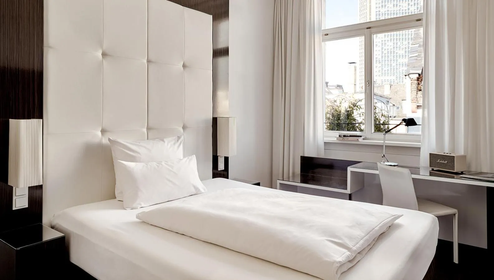View (from property/room), Bed in The Pure, Frankfurt, a Member of Design Hotels